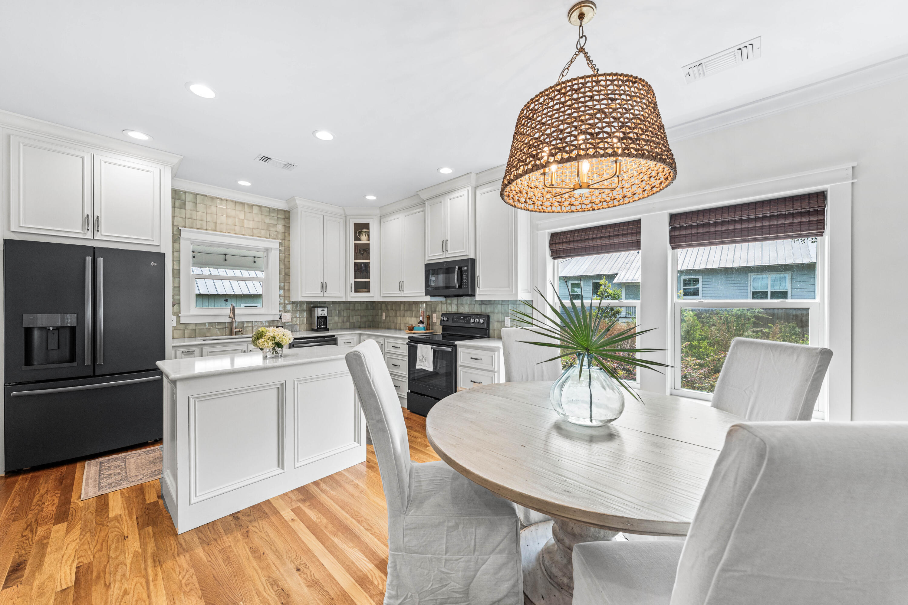 MAGNOLIA BEACH - Residential