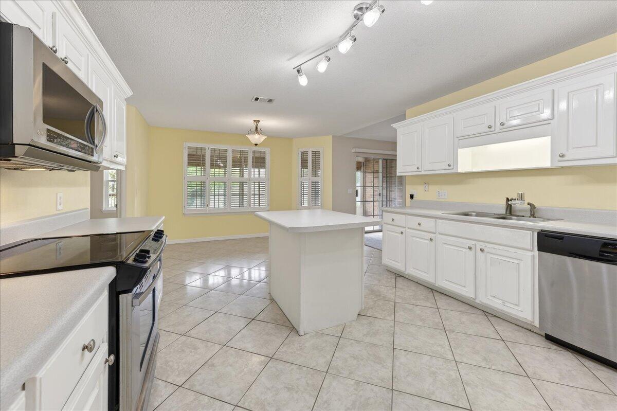 LILLIAN WOODS - Residential