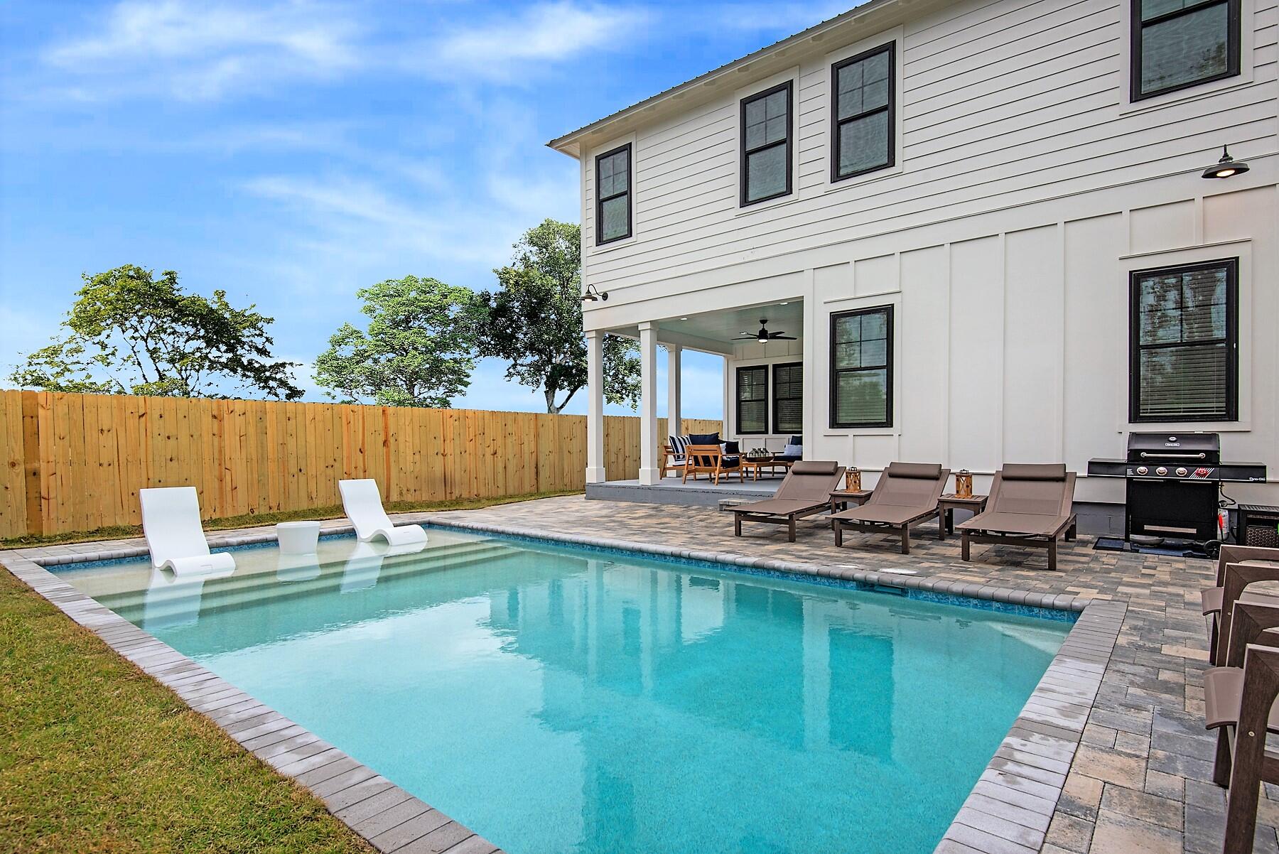 CRYSTAL BEACH - Residential