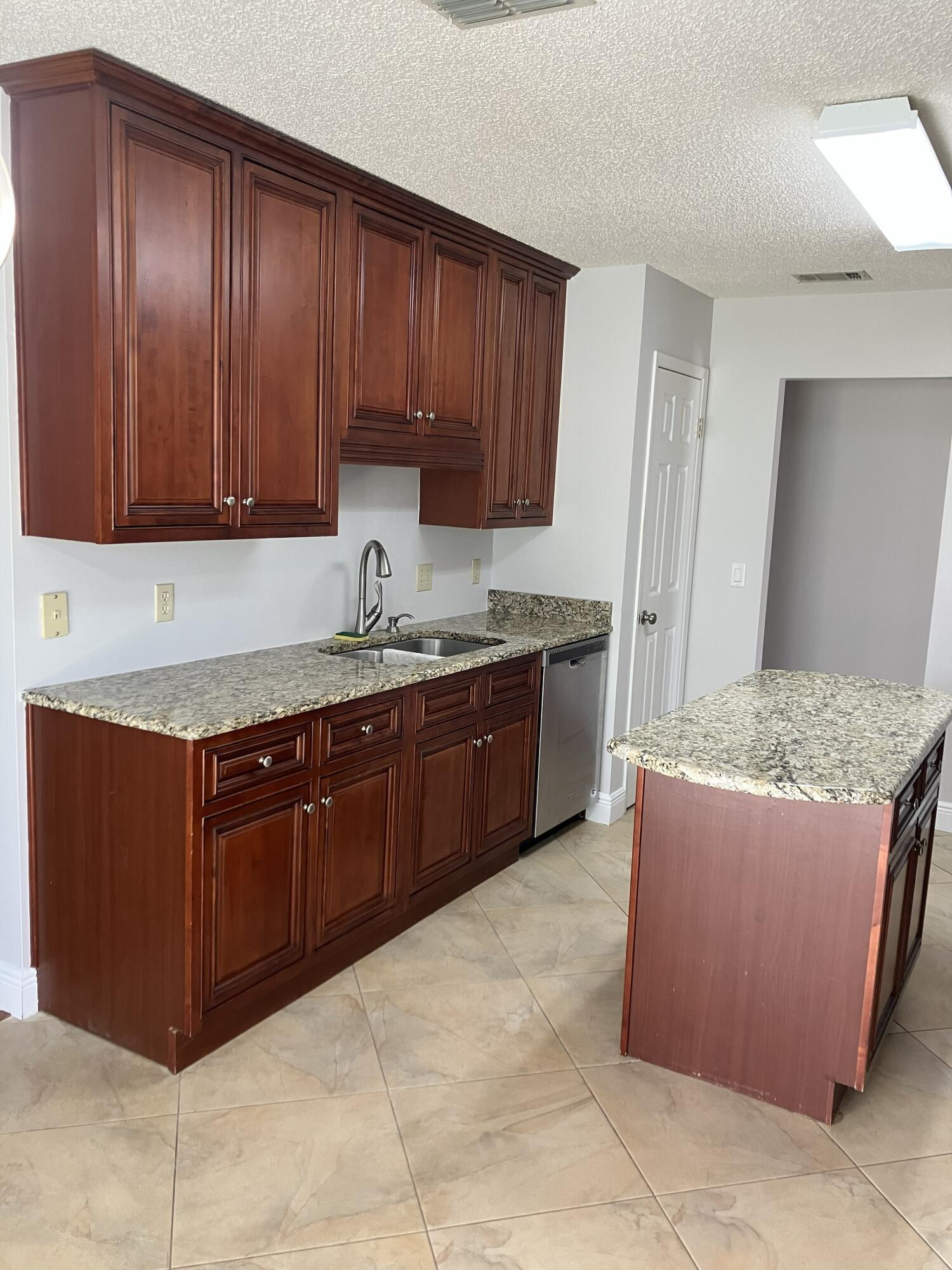 Bluewater Bay/Parkwood Lane Area - Residential Lease