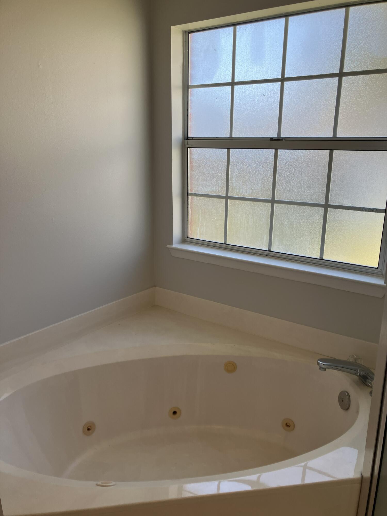 Bluewater Bay/Parkwood Lane Area - Residential Lease