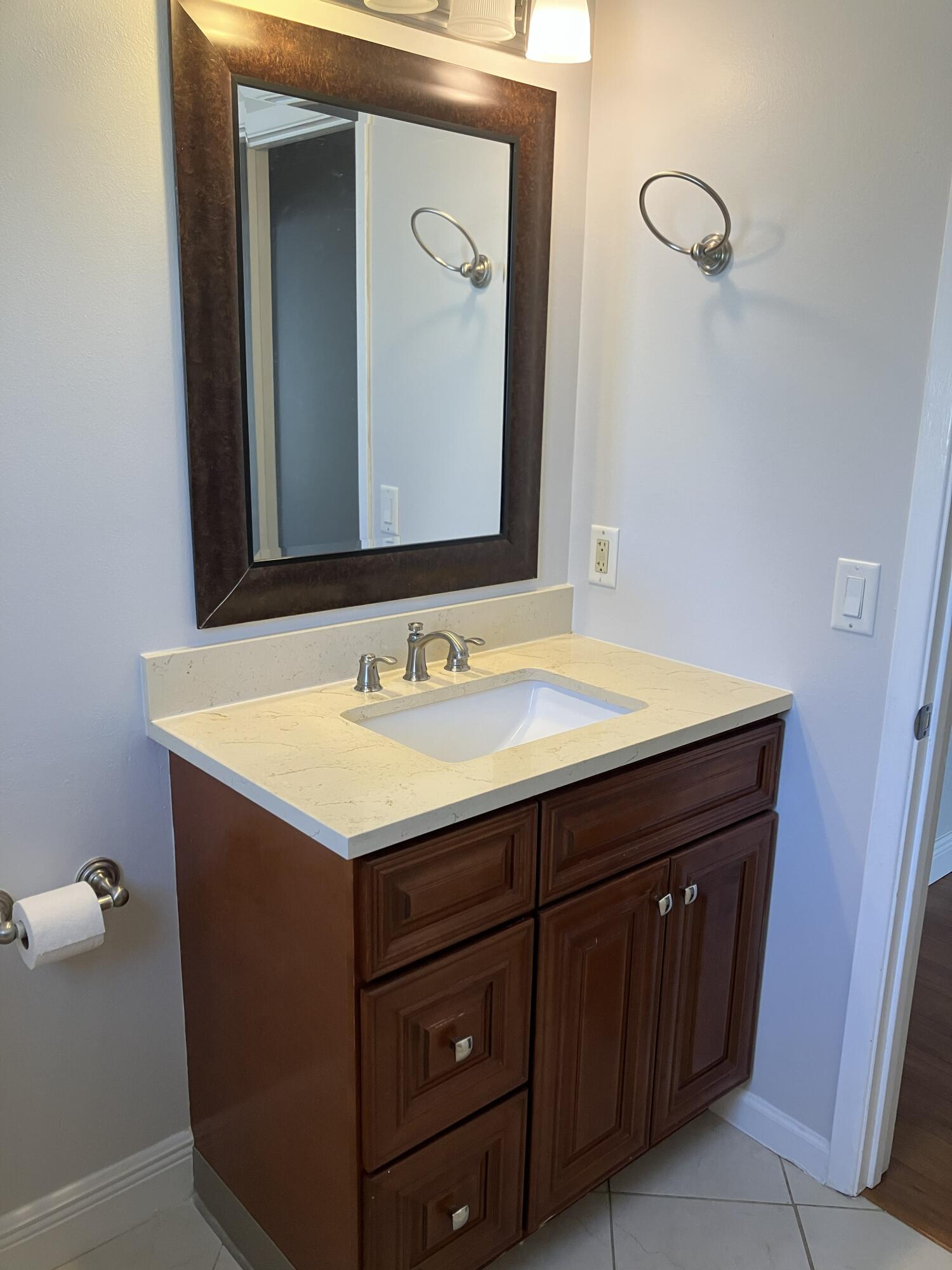 Bluewater Bay/Parkwood Lane Area - Residential Lease