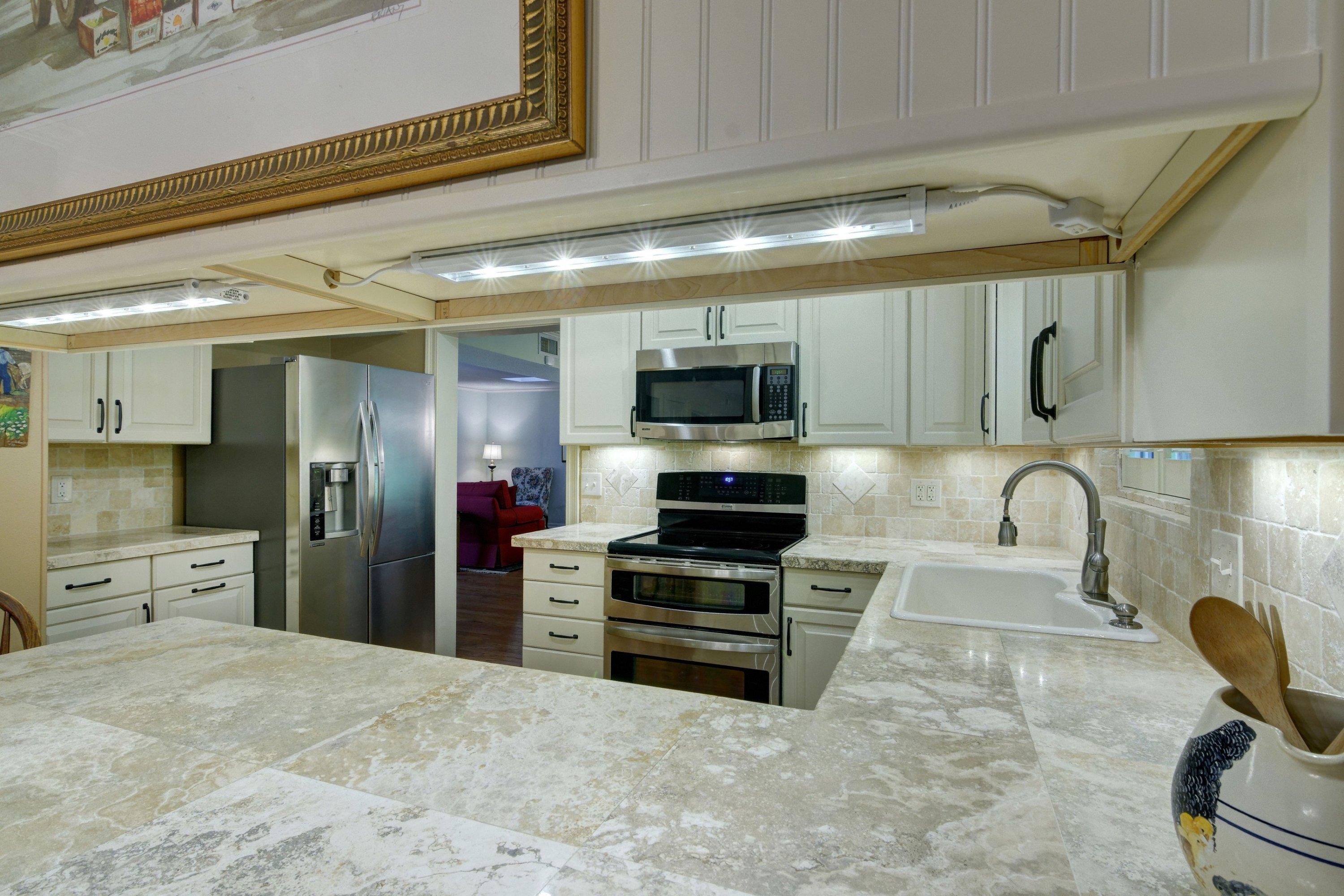 COUNTRY CLUB ESTATES, KENWOOD - Residential