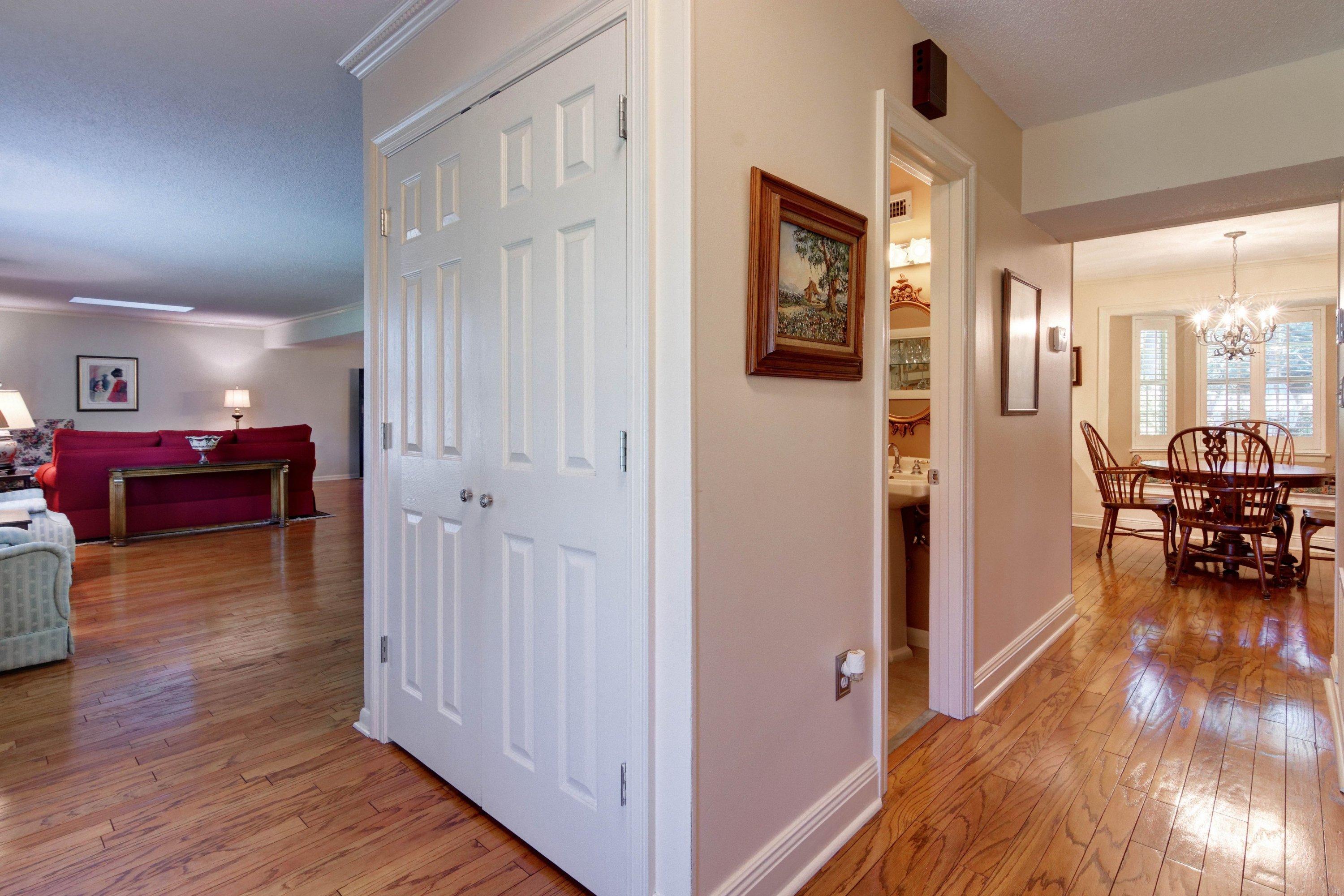 COUNTRY CLUB ESTATES, KENWOOD - Residential