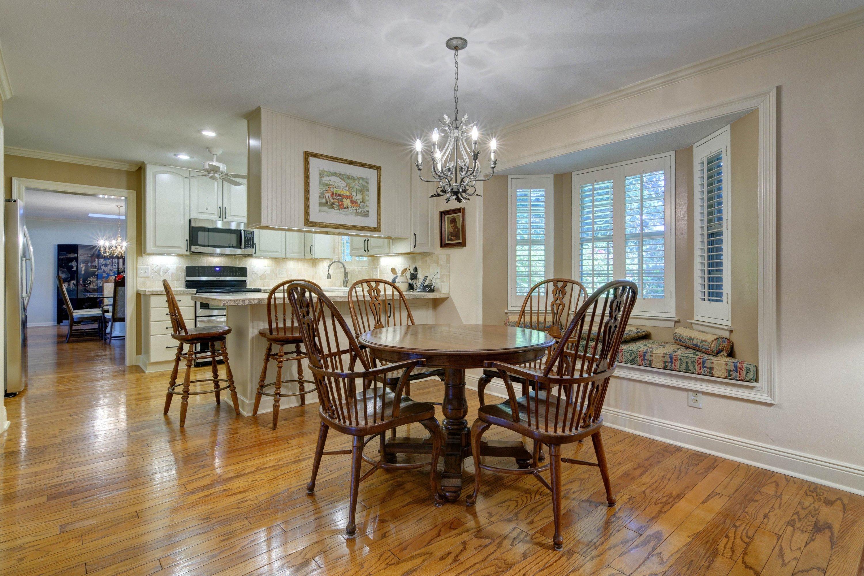 COUNTRY CLUB ESTATES, KENWOOD - Residential