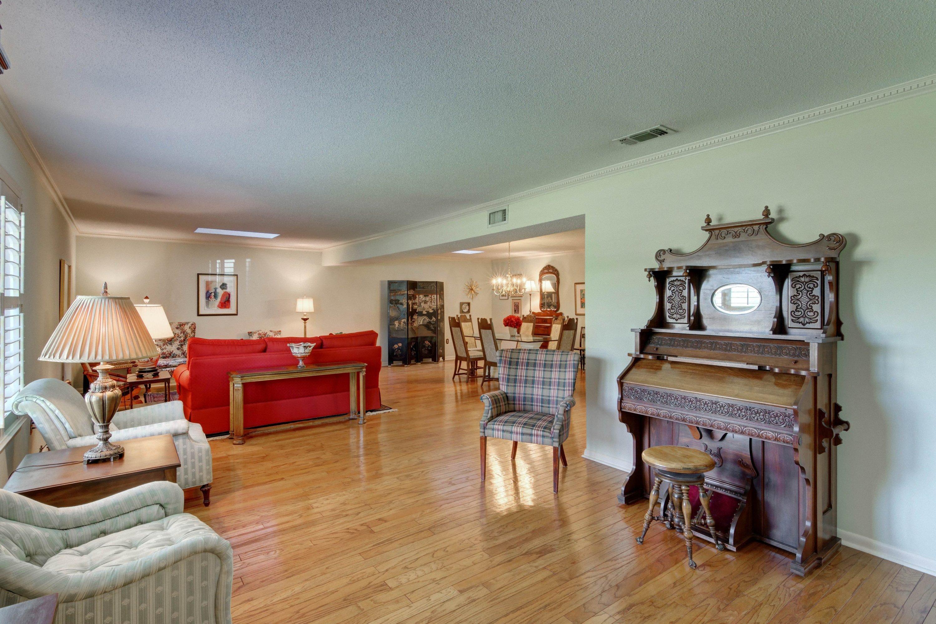 COUNTRY CLUB ESTATES, KENWOOD - Residential