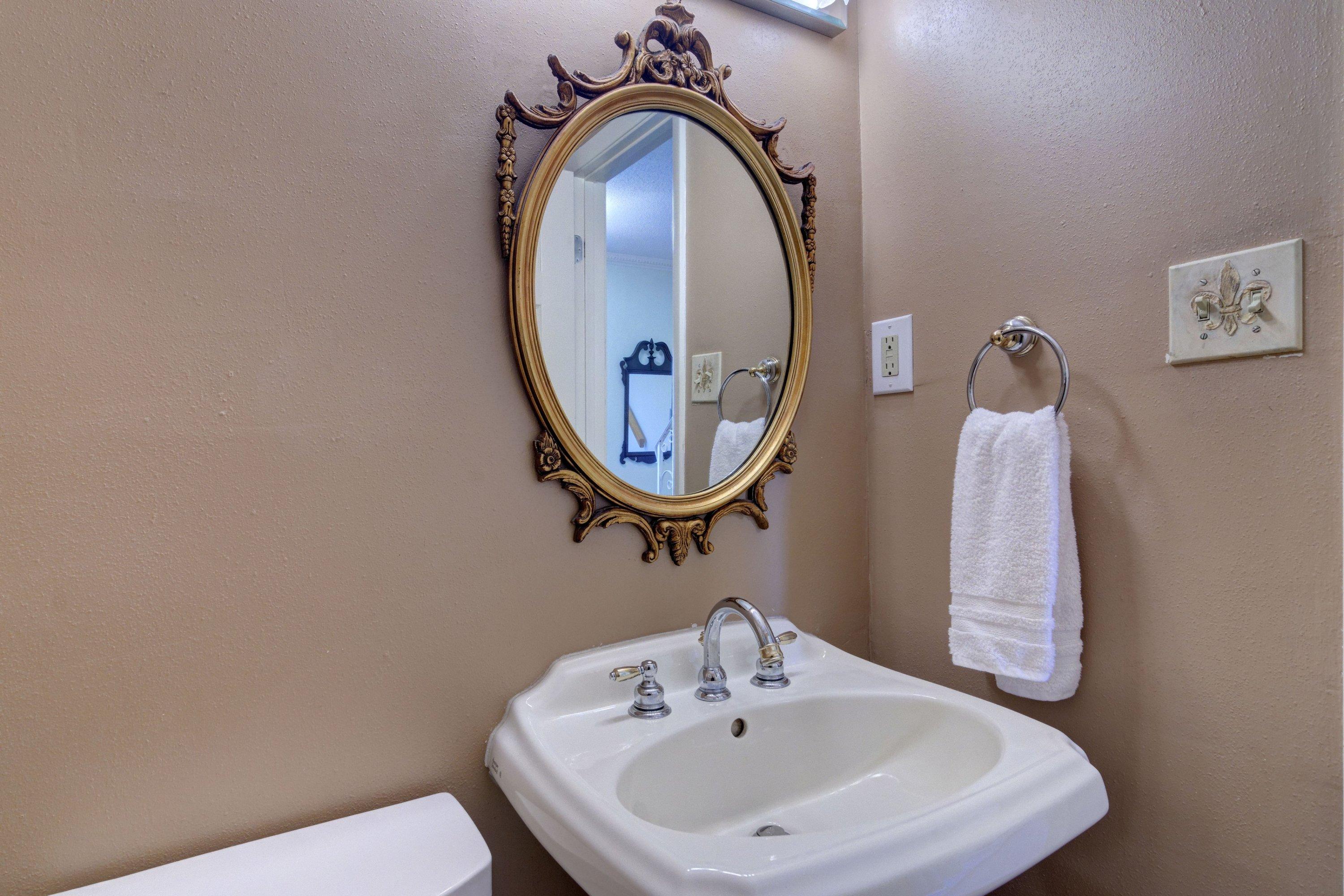 COUNTRY CLUB ESTATES, KENWOOD - Residential