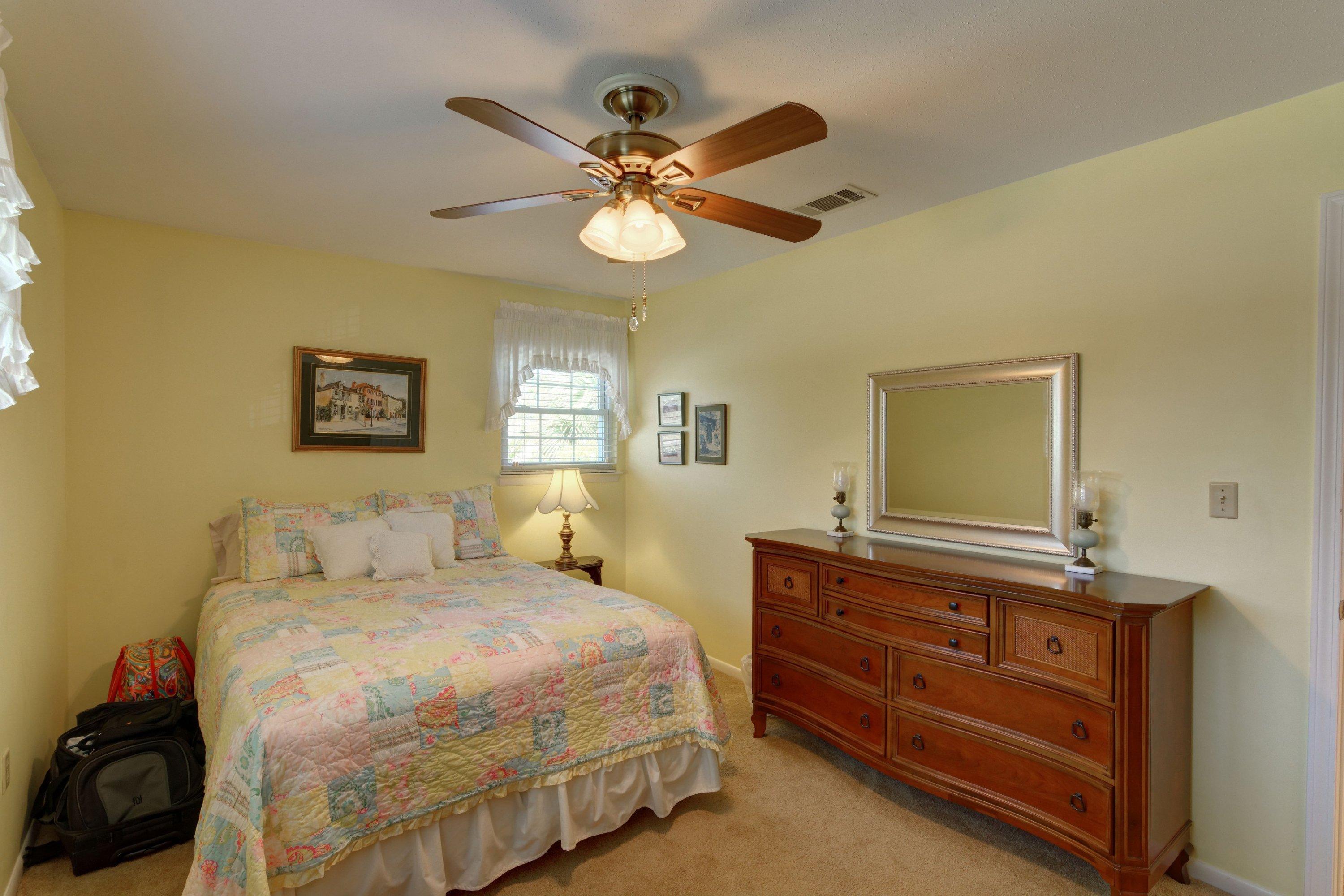 COUNTRY CLUB ESTATES, KENWOOD - Residential