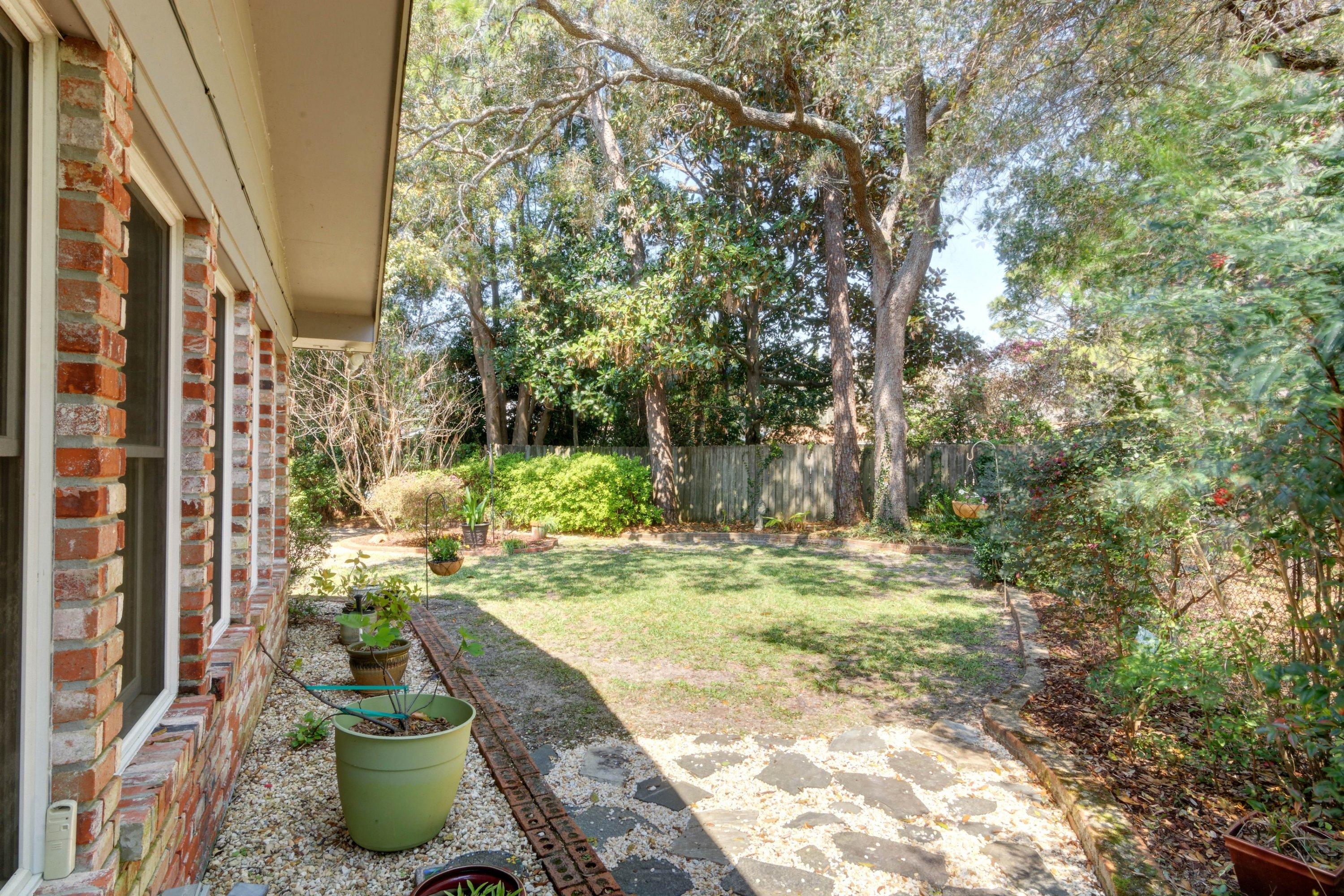 COUNTRY CLUB ESTATES, KENWOOD - Residential