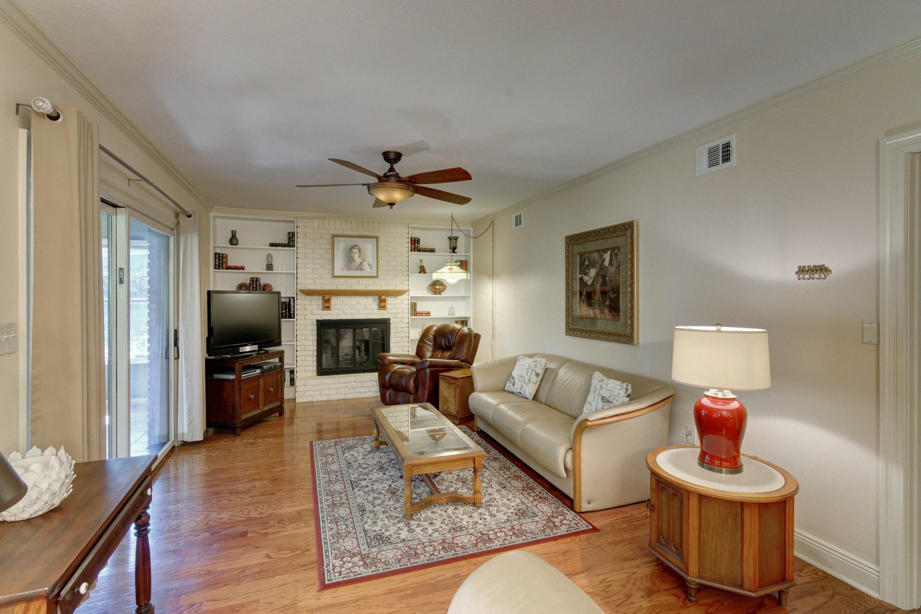 COUNTRY CLUB ESTATES, KENWOOD - Residential