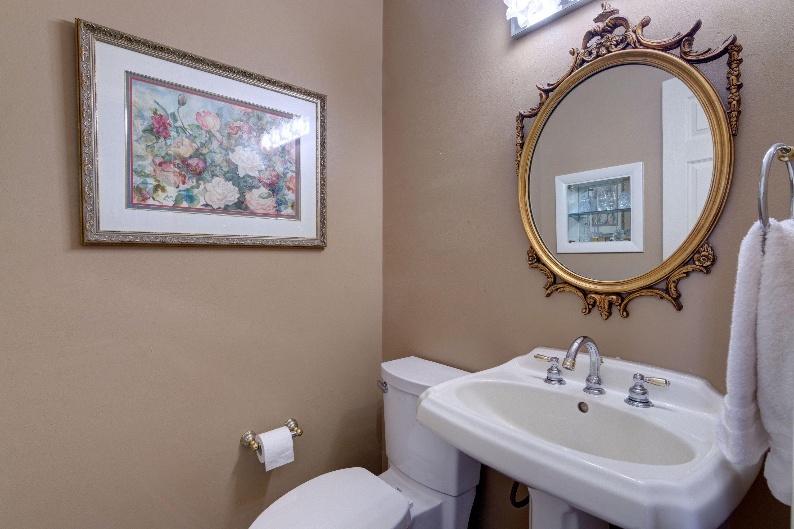 COUNTRY CLUB ESTATES, KENWOOD - Residential