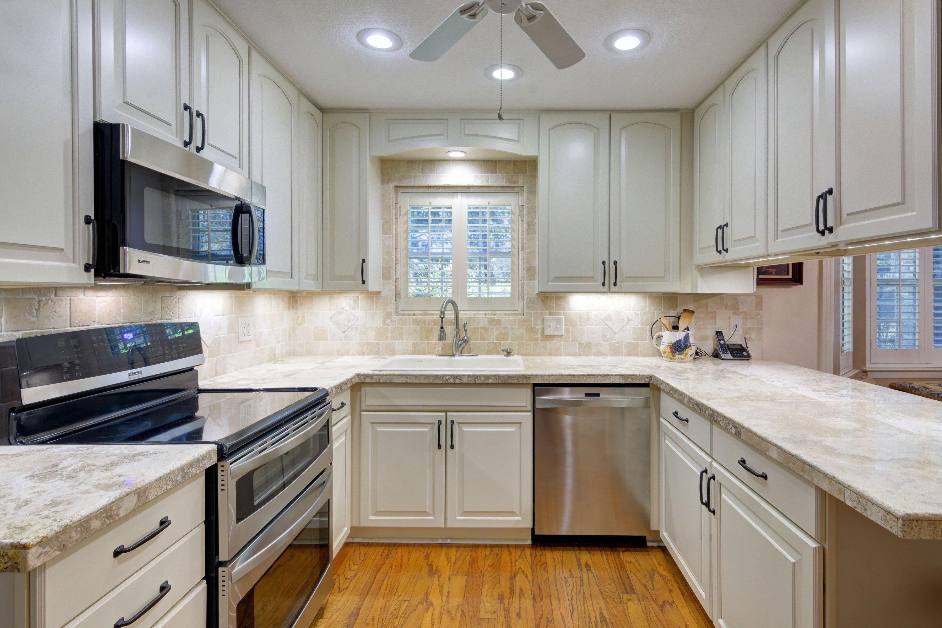 COUNTRY CLUB ESTATES, KENWOOD - Residential