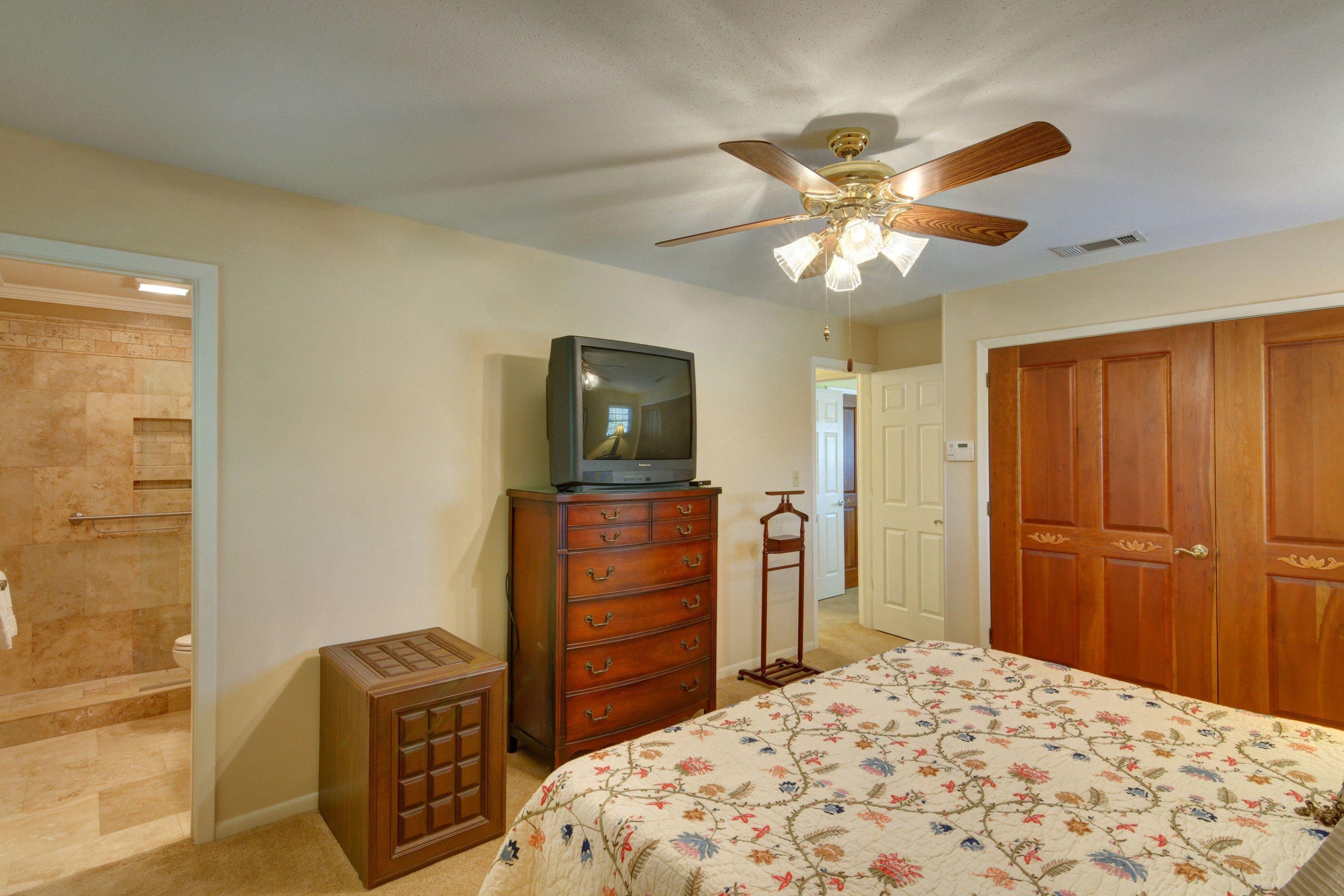 COUNTRY CLUB ESTATES, KENWOOD - Residential