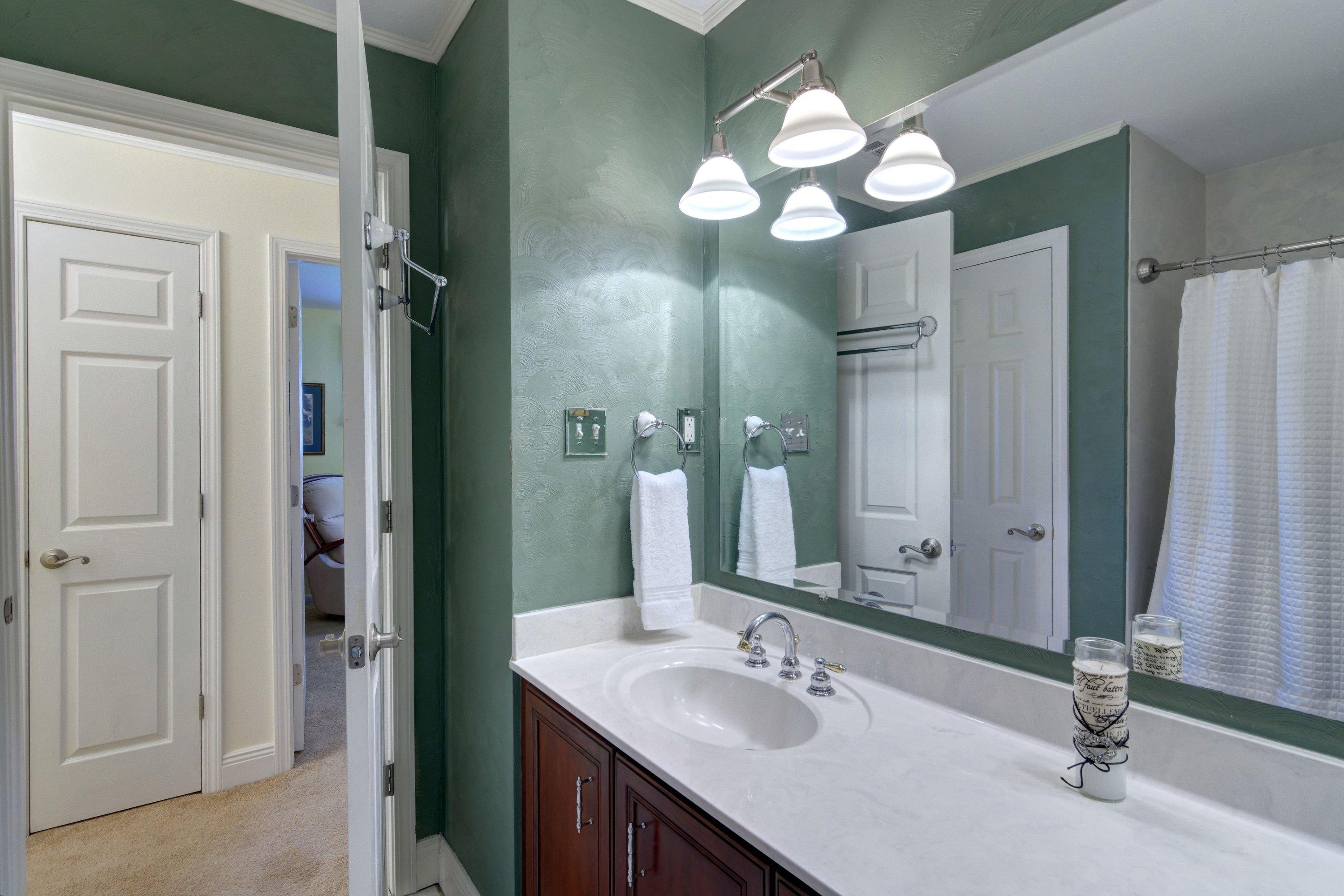 COUNTRY CLUB ESTATES, KENWOOD - Residential