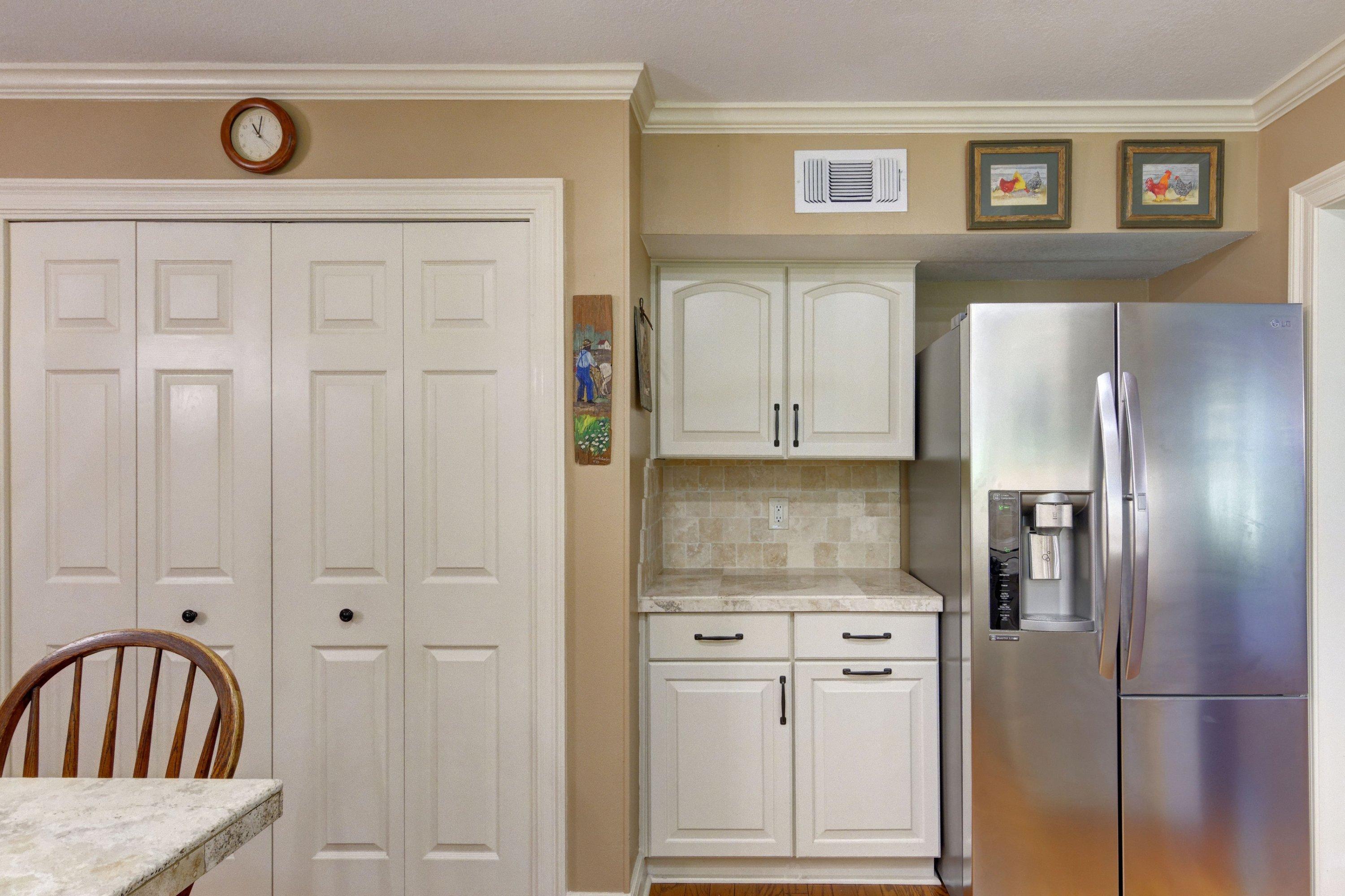 COUNTRY CLUB ESTATES, KENWOOD - Residential