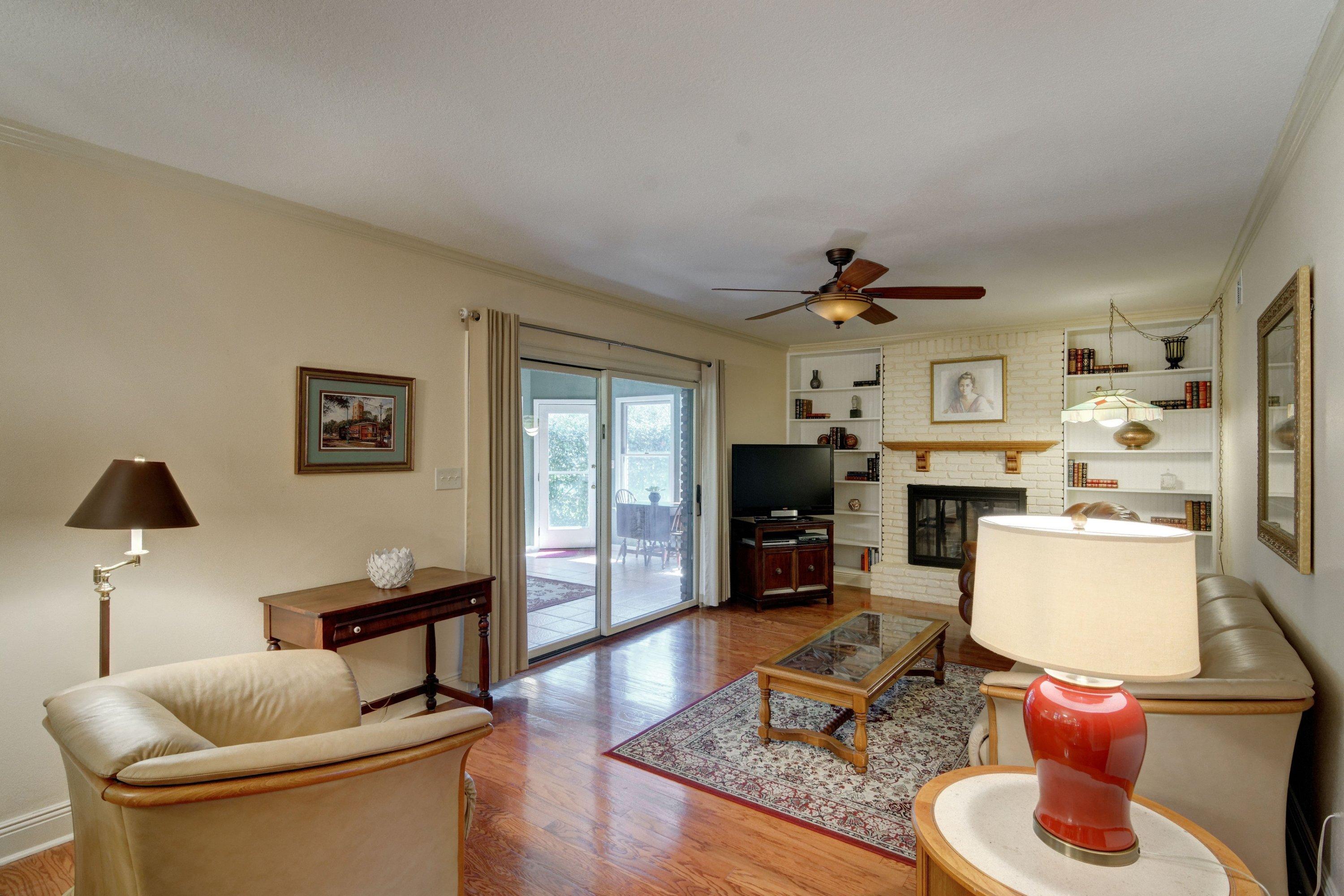 COUNTRY CLUB ESTATES, KENWOOD - Residential