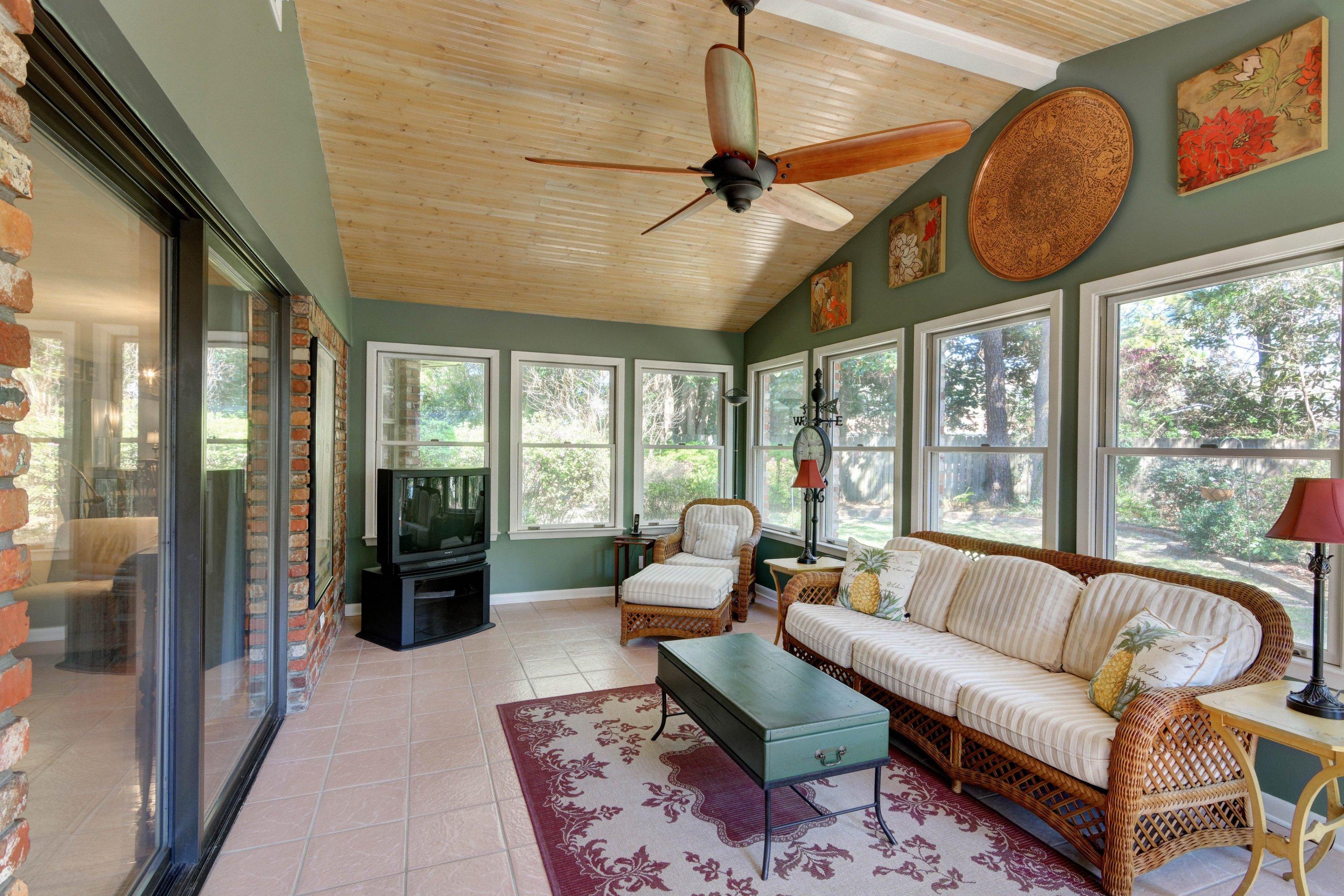 COUNTRY CLUB ESTATES, KENWOOD - Residential