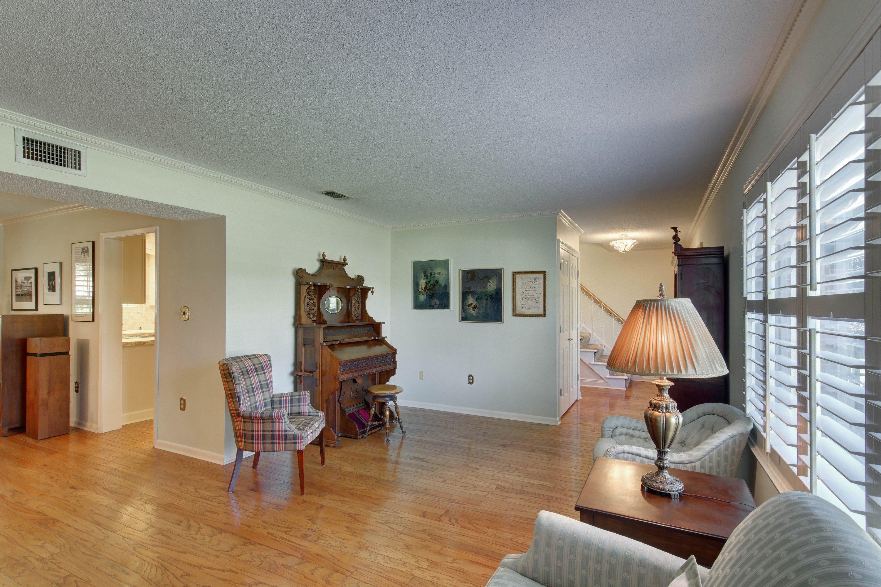 COUNTRY CLUB ESTATES, KENWOOD - Residential