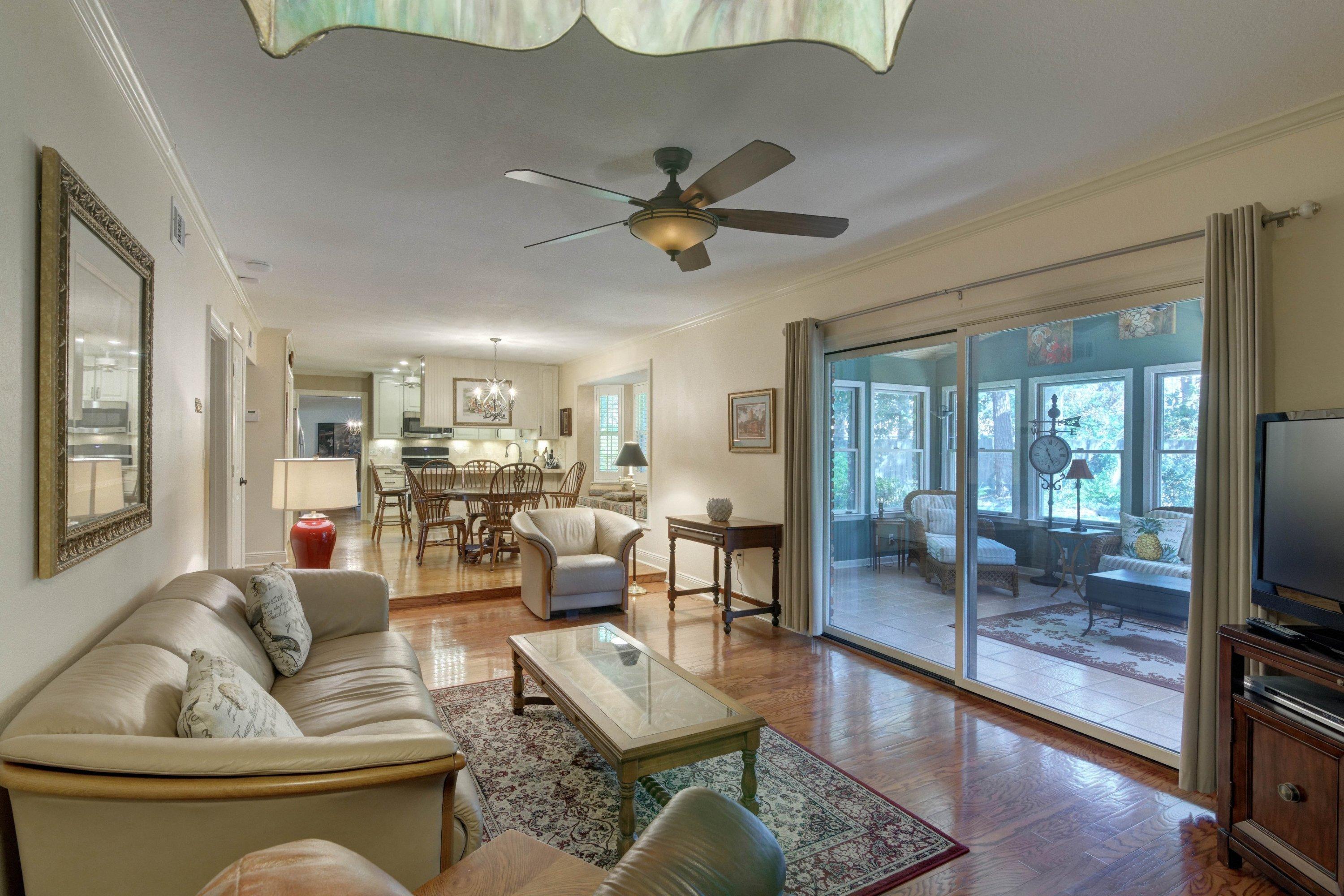 COUNTRY CLUB ESTATES, KENWOOD - Residential