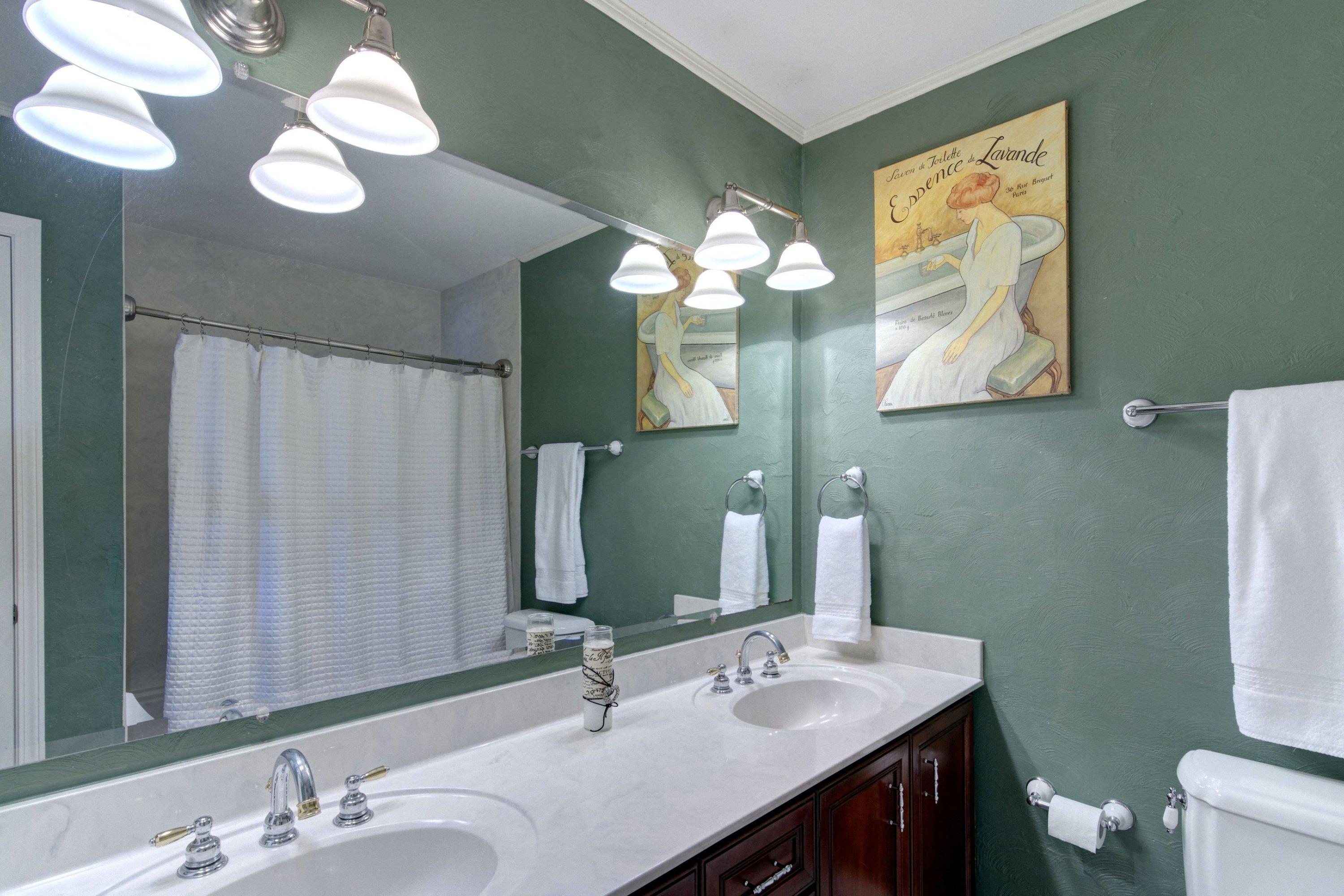 COUNTRY CLUB ESTATES, KENWOOD - Residential