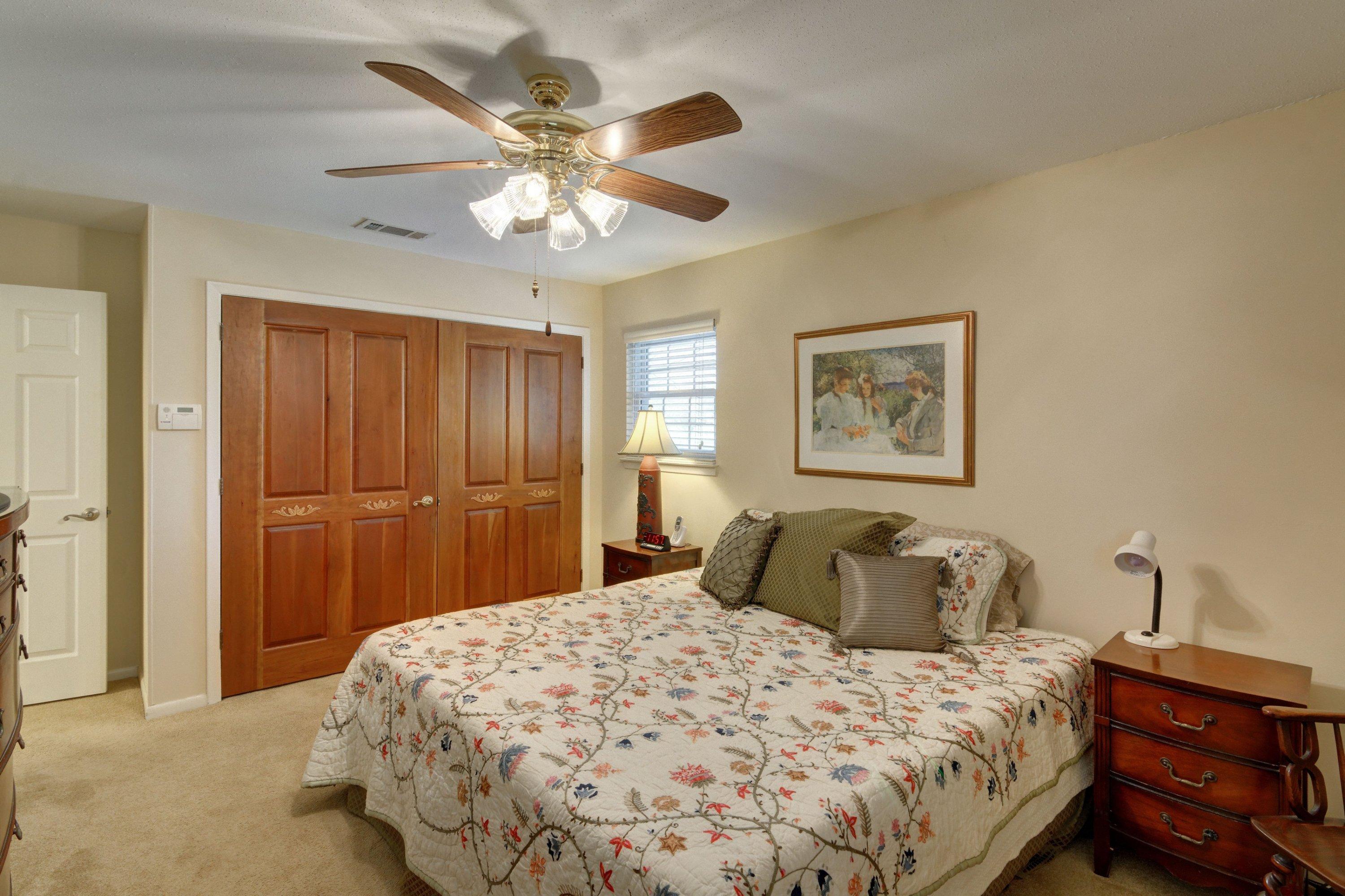 COUNTRY CLUB ESTATES, KENWOOD - Residential