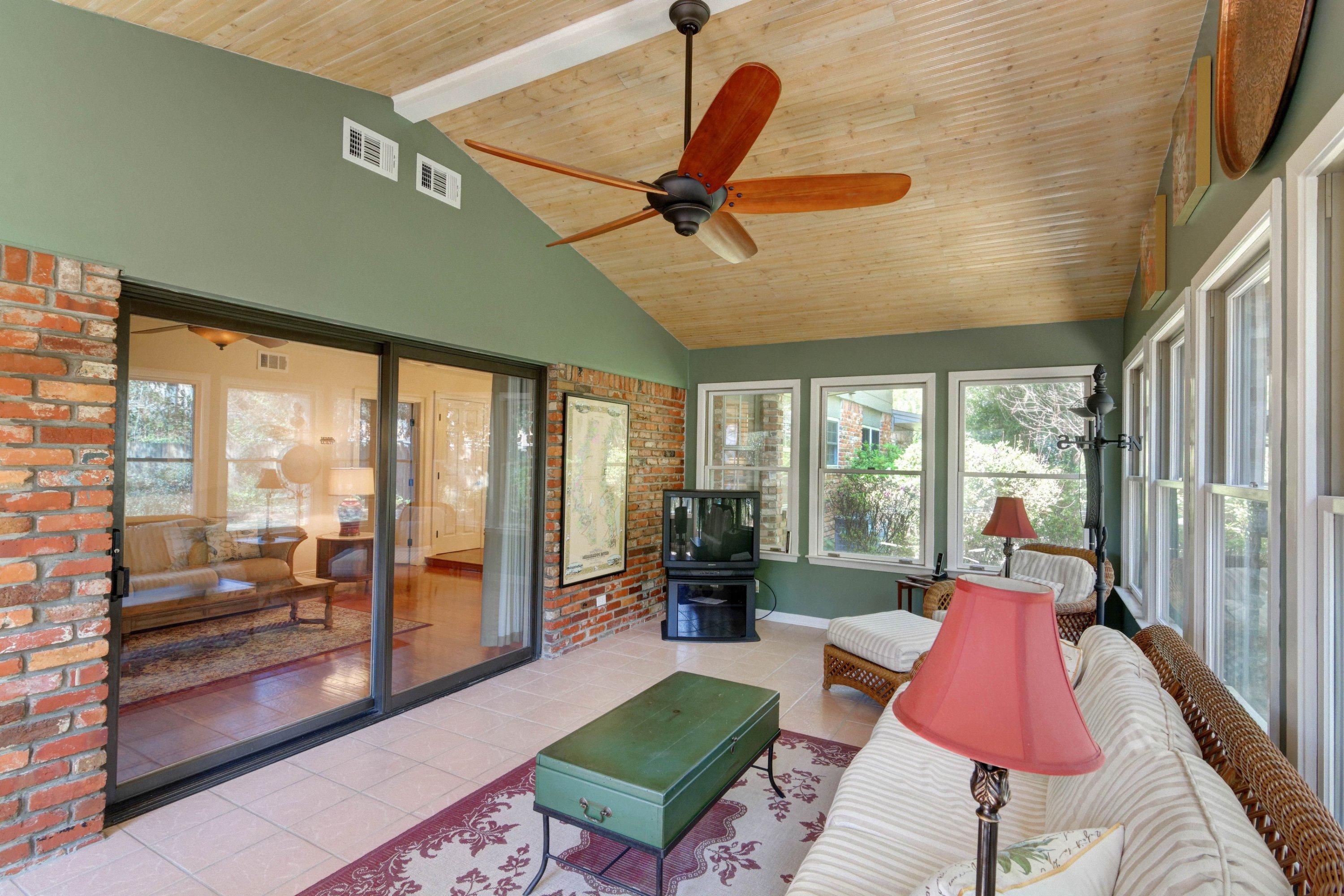 COUNTRY CLUB ESTATES, KENWOOD - Residential