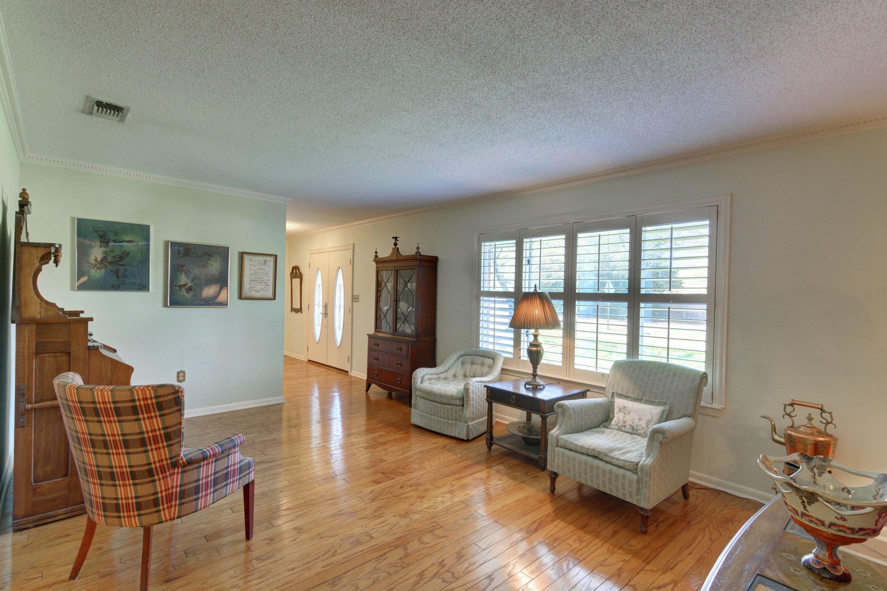 COUNTRY CLUB ESTATES, KENWOOD - Residential