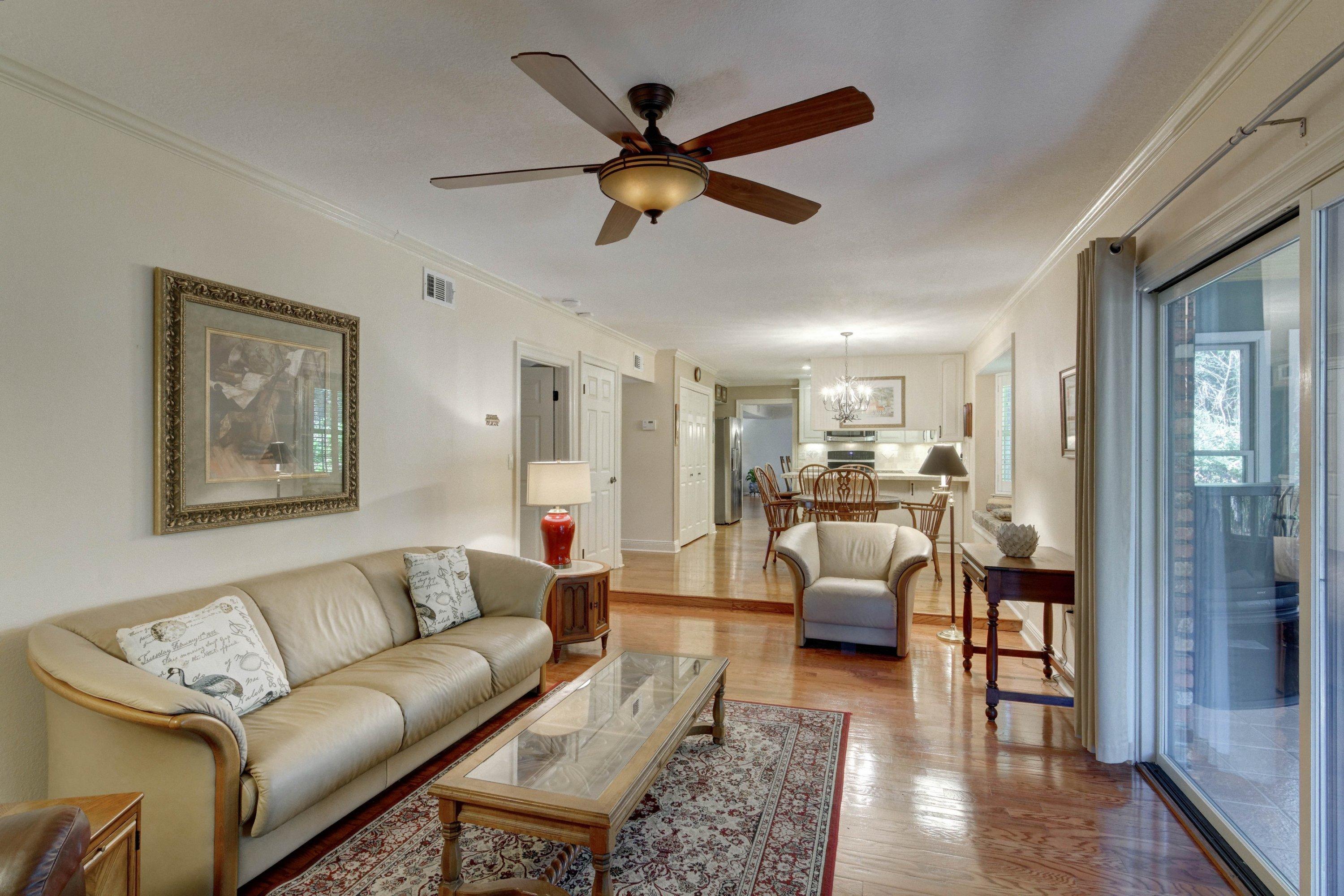 COUNTRY CLUB ESTATES, KENWOOD - Residential