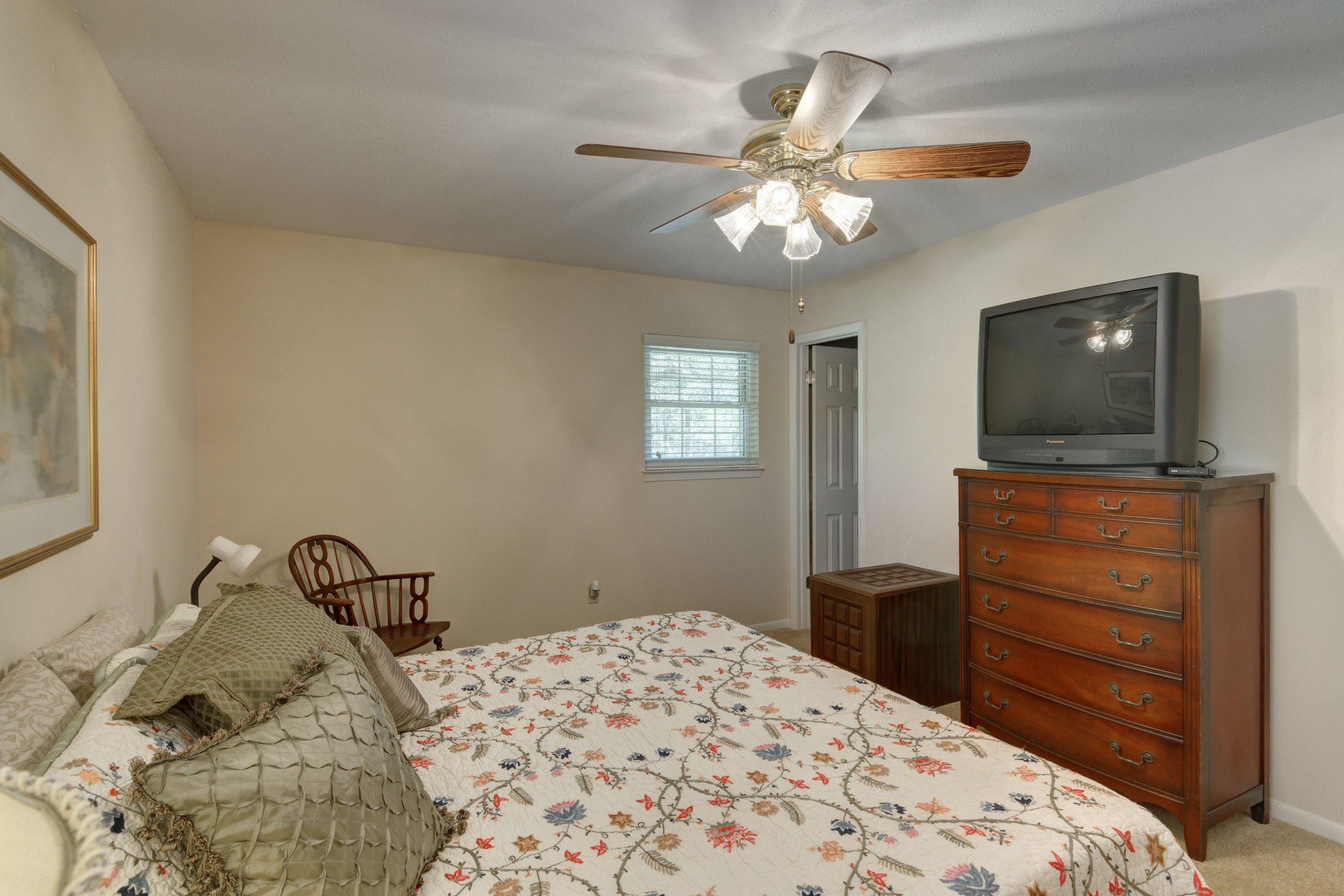 COUNTRY CLUB ESTATES, KENWOOD - Residential