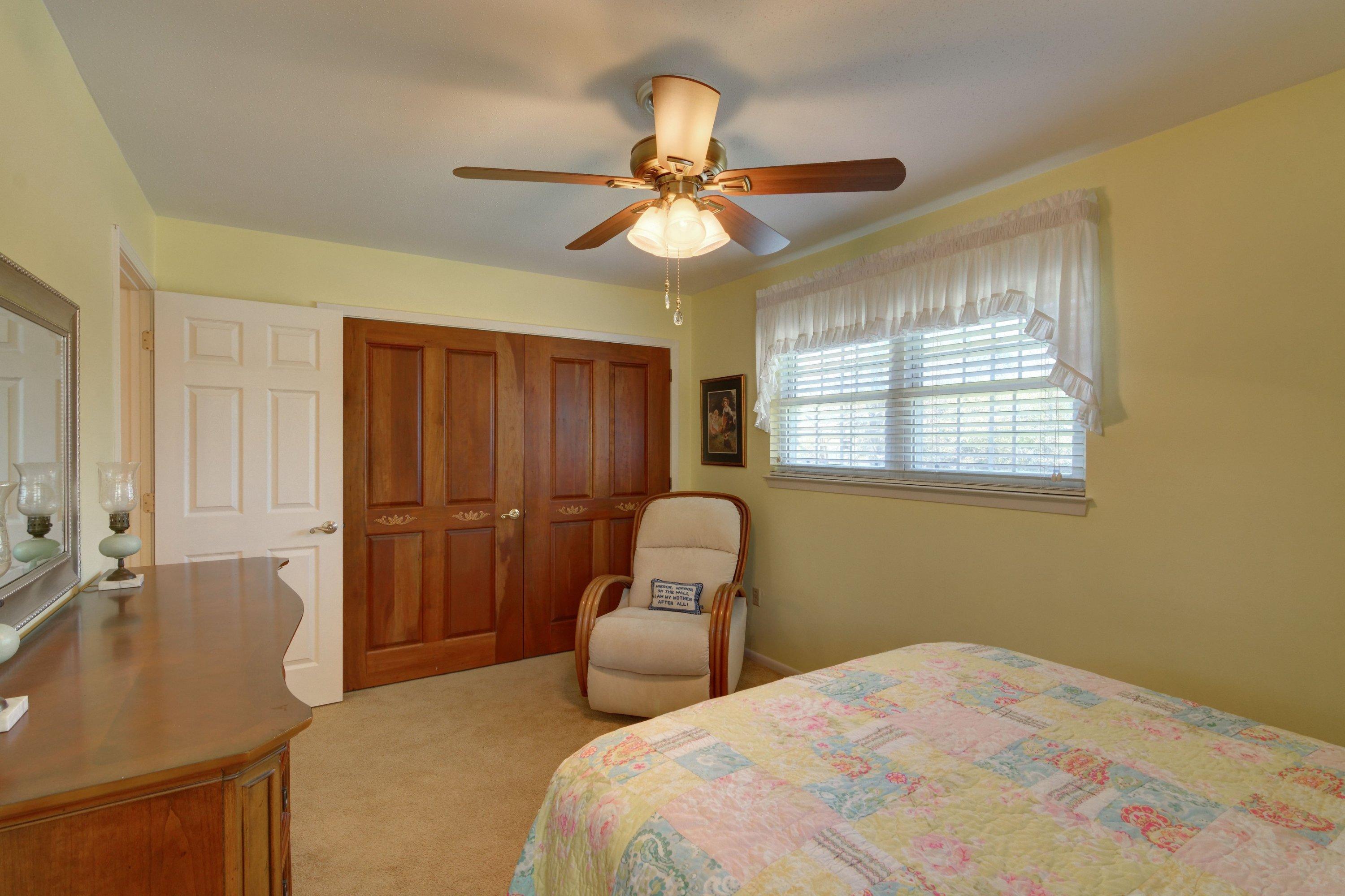 COUNTRY CLUB ESTATES, KENWOOD - Residential