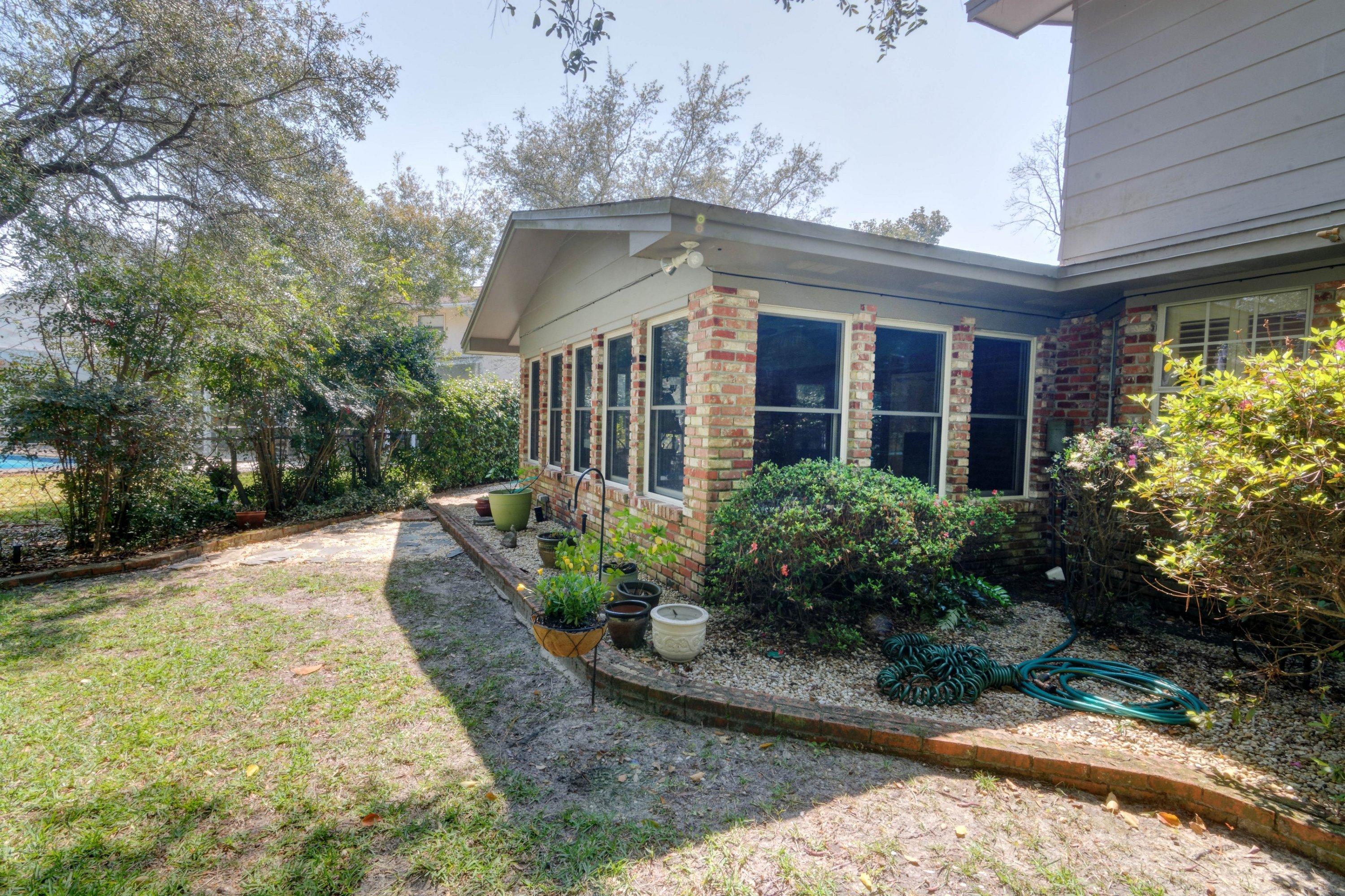 COUNTRY CLUB ESTATES, KENWOOD - Residential