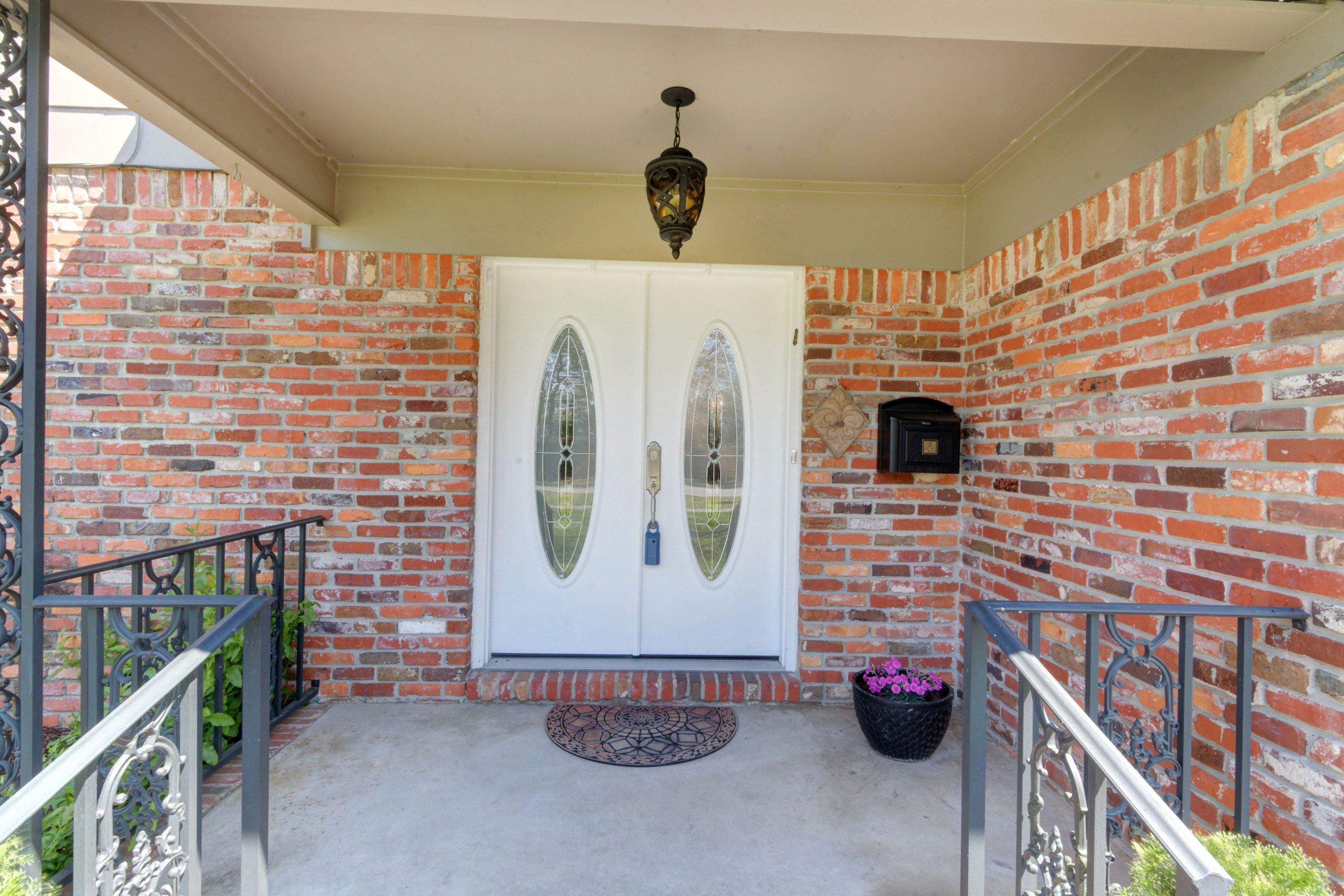 COUNTRY CLUB ESTATES, KENWOOD - Residential