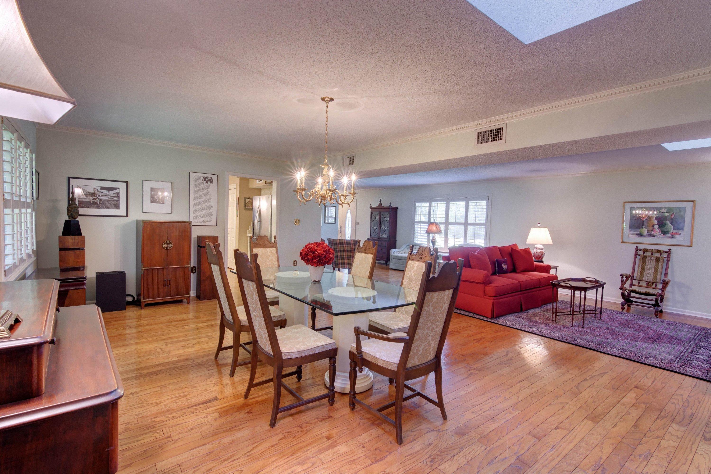 COUNTRY CLUB ESTATES, KENWOOD - Residential