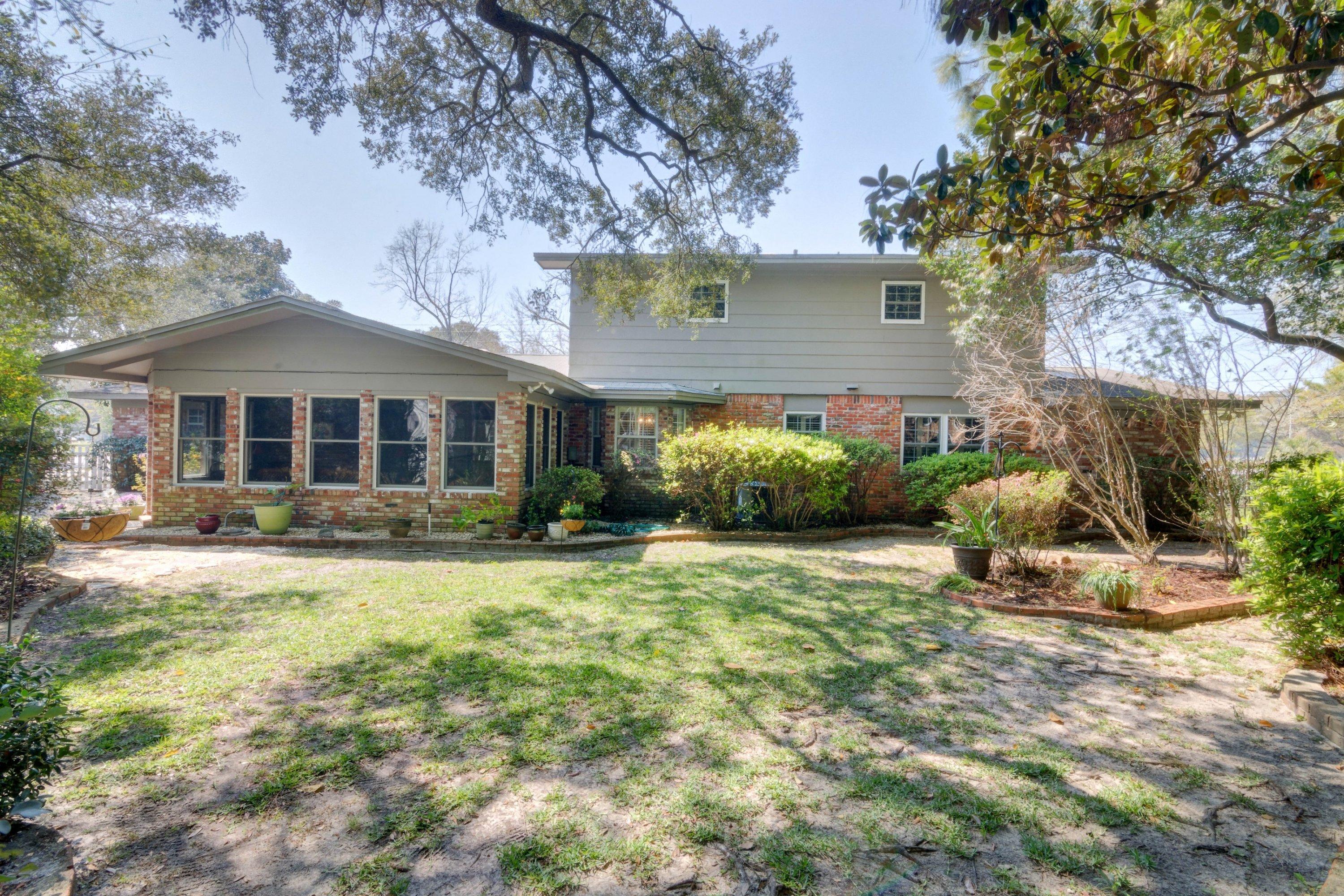 COUNTRY CLUB ESTATES, KENWOOD - Residential