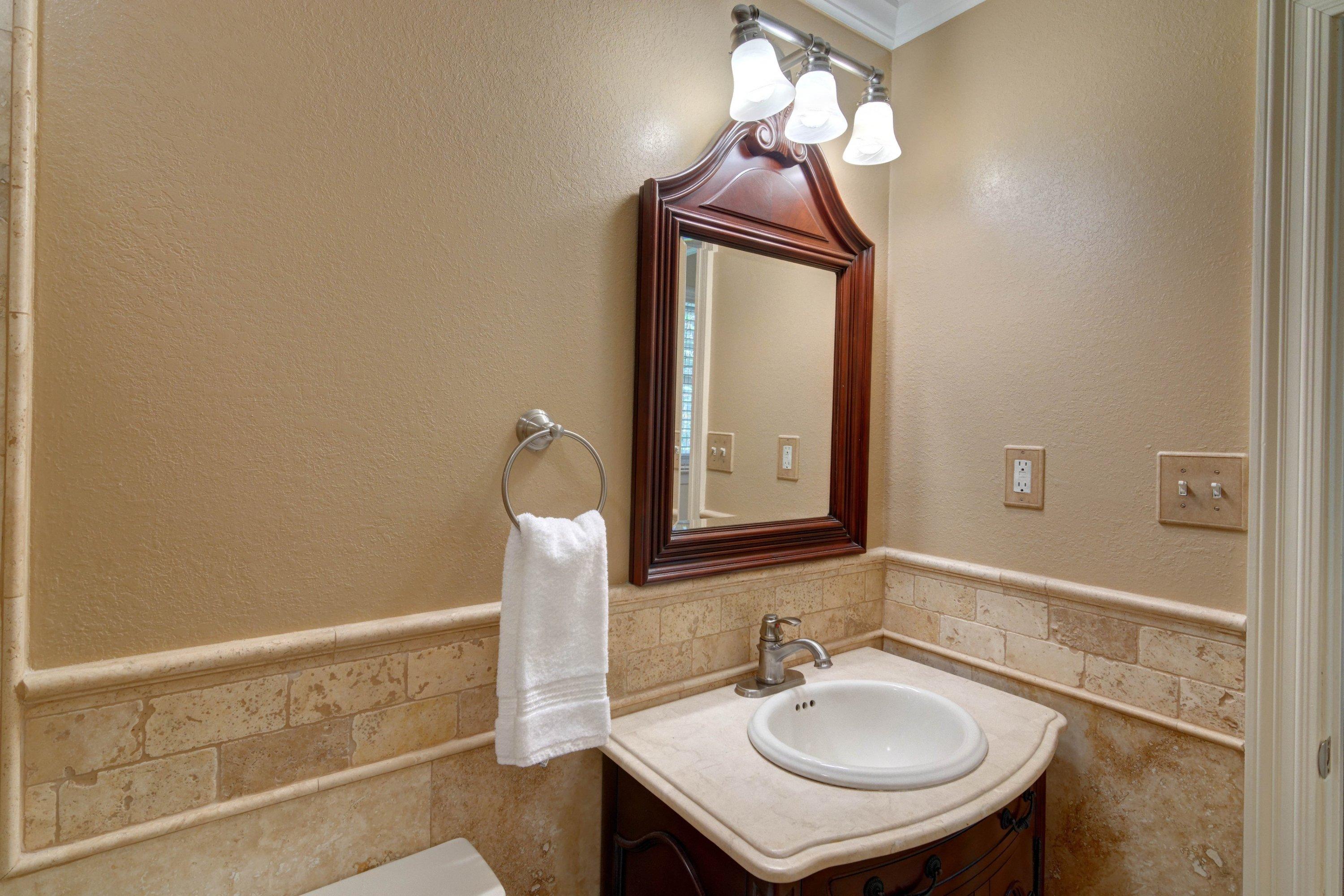 COUNTRY CLUB ESTATES, KENWOOD - Residential