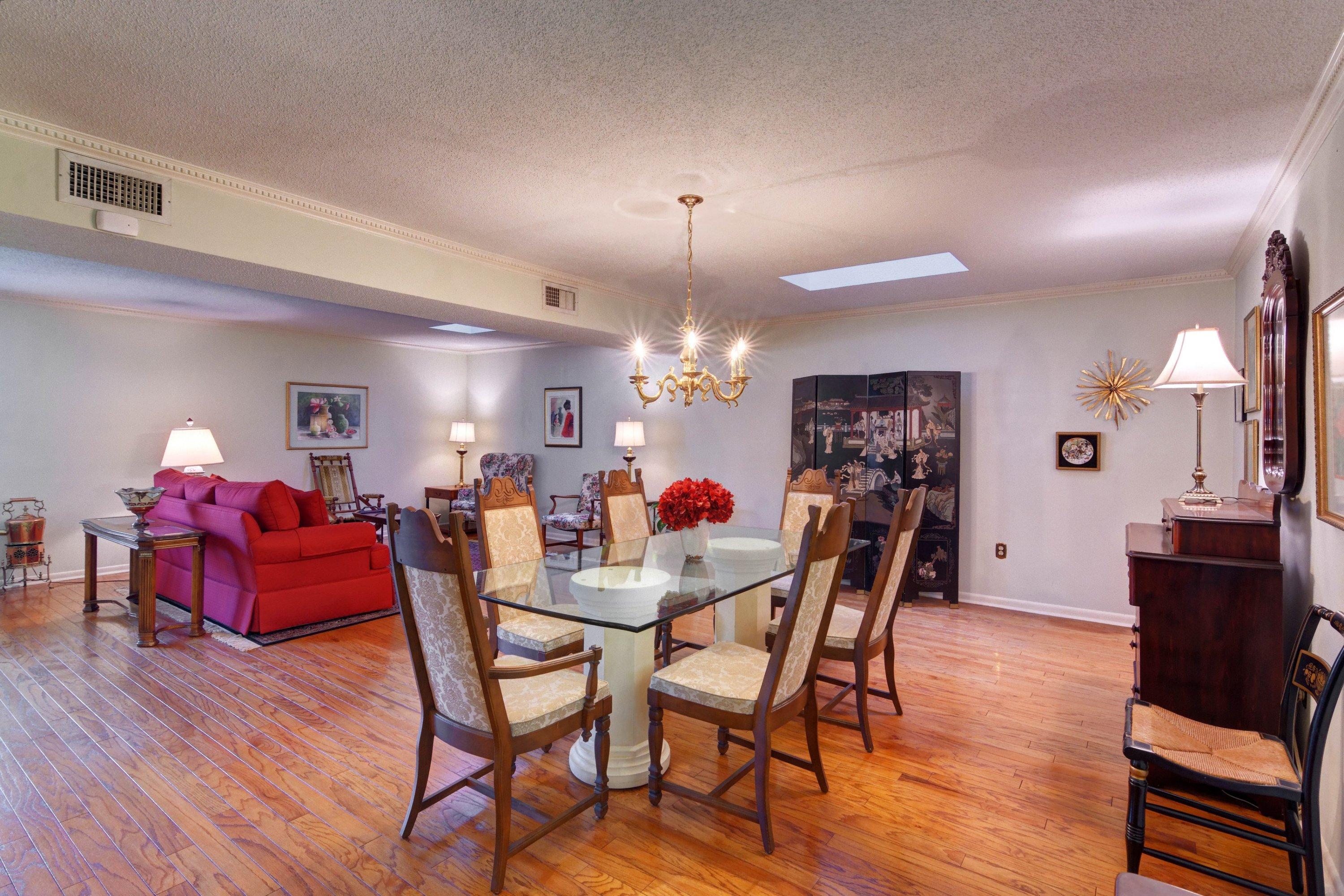 COUNTRY CLUB ESTATES, KENWOOD - Residential