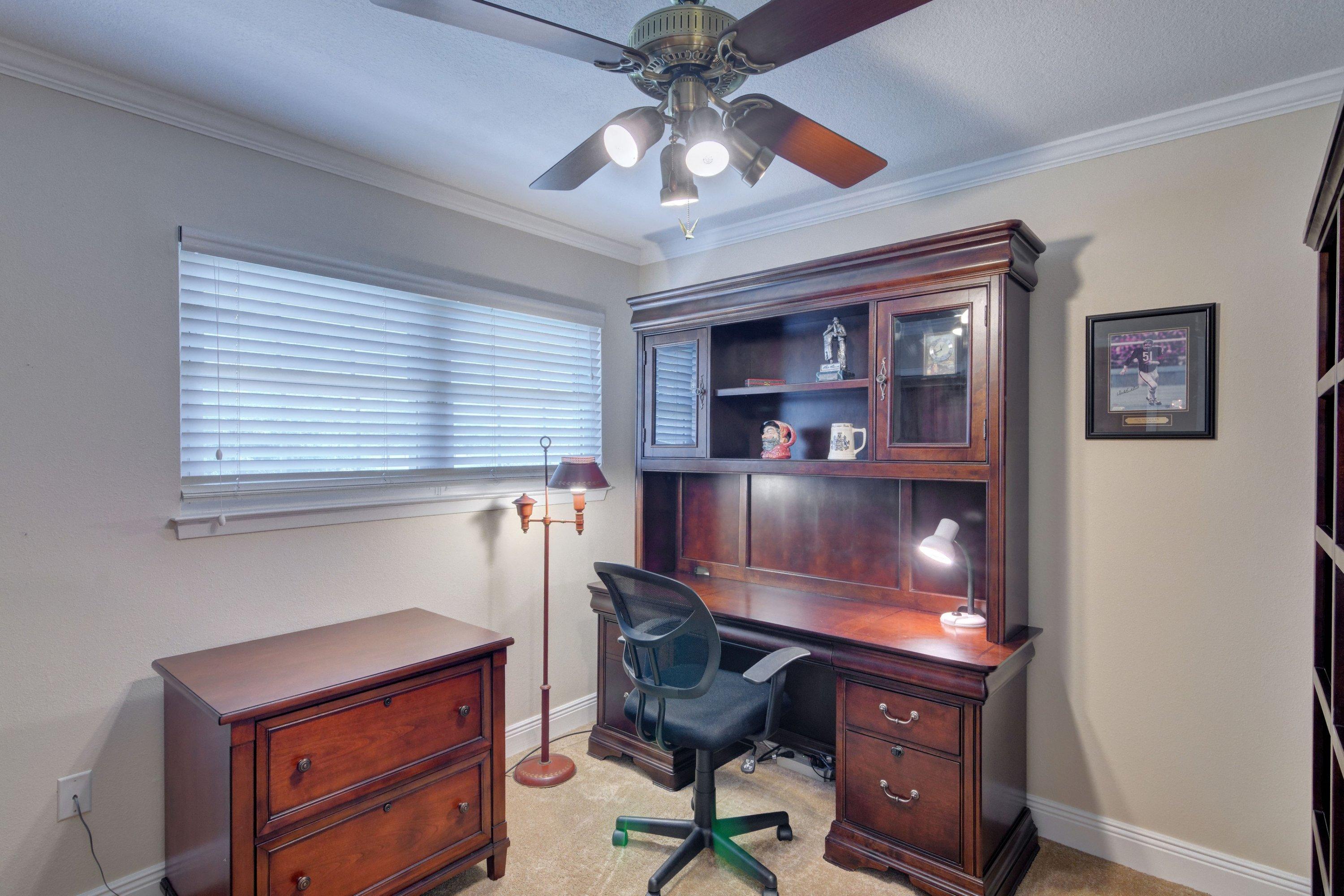 COUNTRY CLUB ESTATES, KENWOOD - Residential