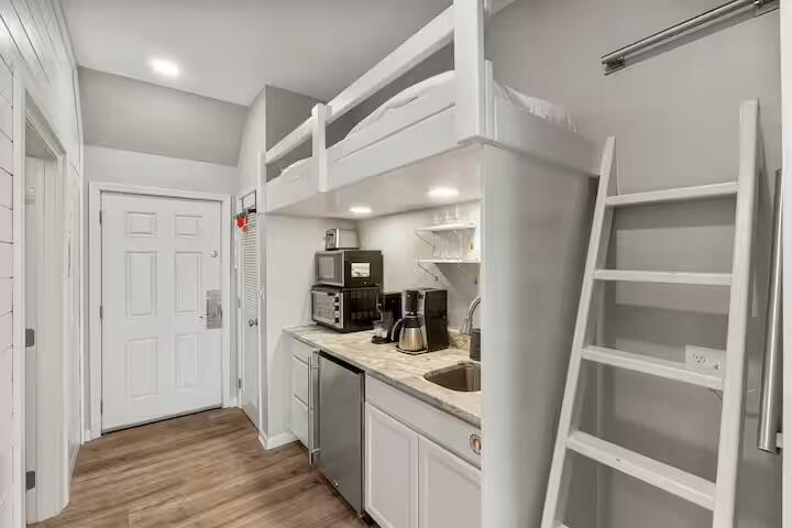9955 E County Highway 30A 401