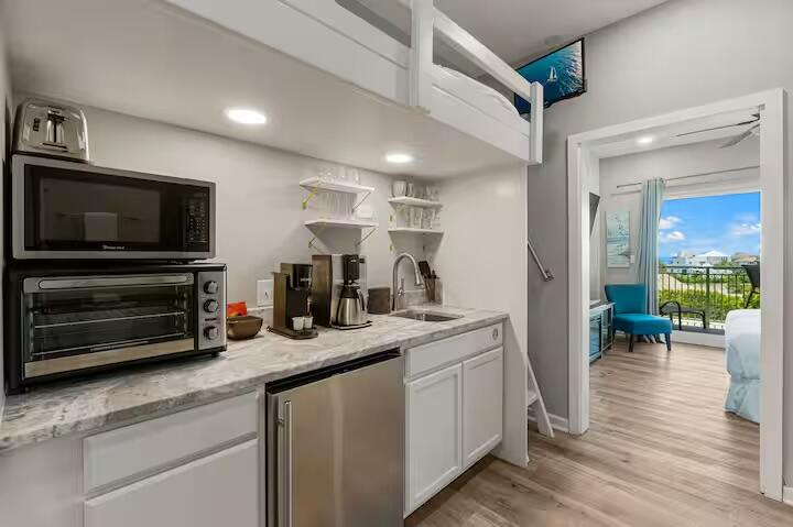 9955 E County Highway 30A 401