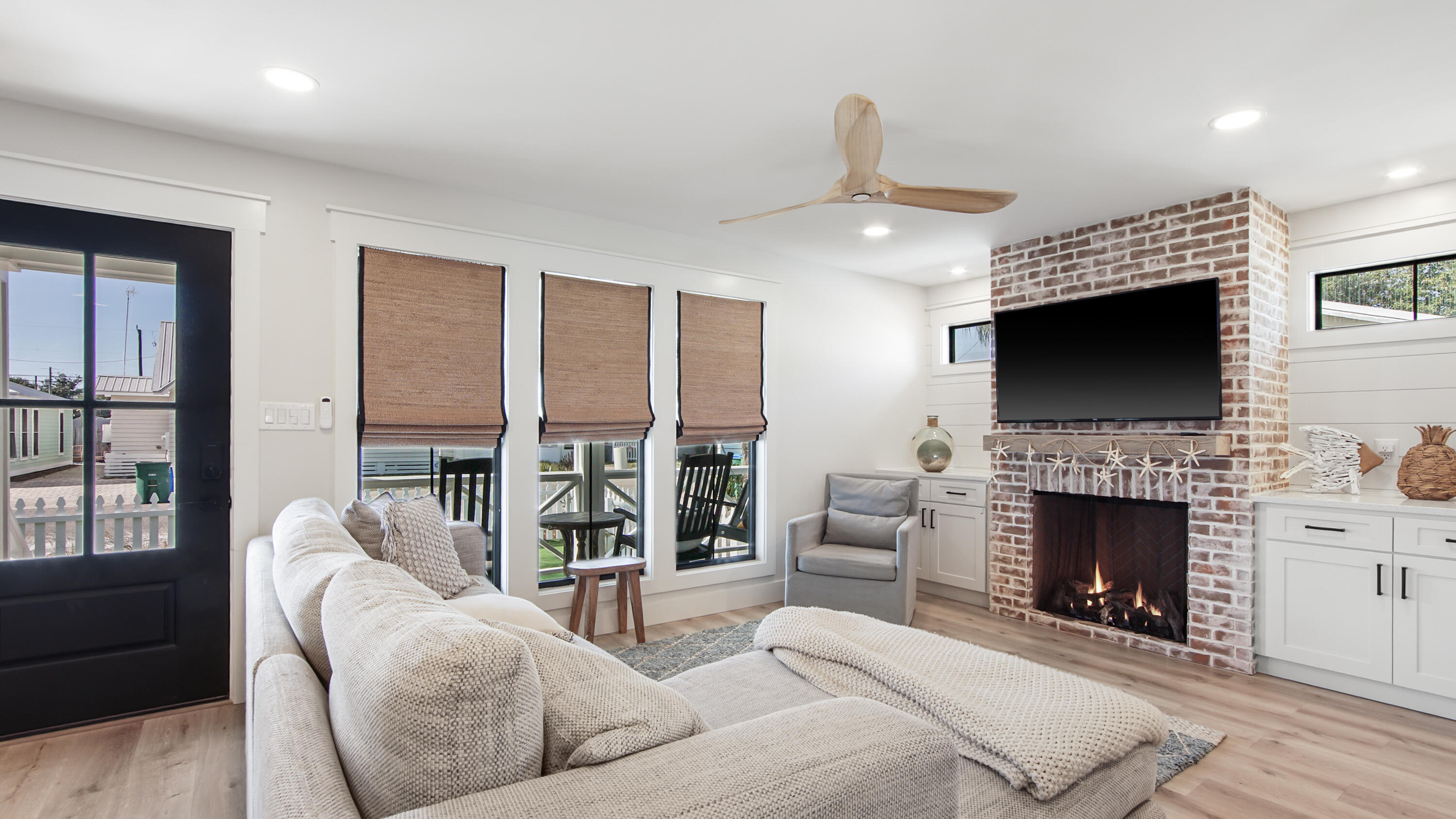 LAGUNA BEACH - Residential