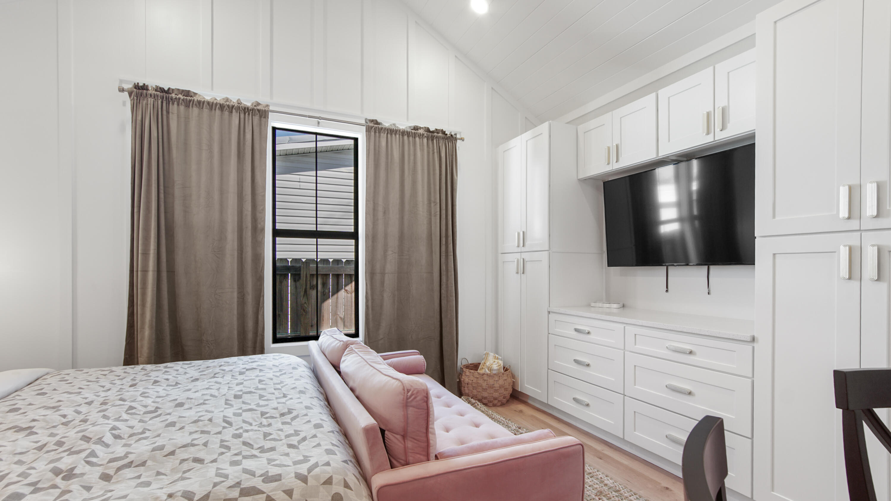 LAGUNA BEACH - Residential