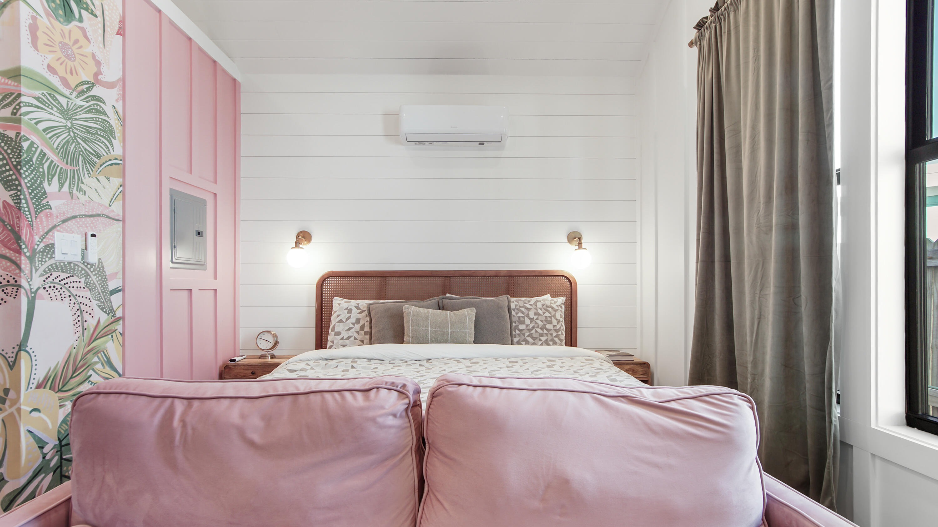 LAGUNA BEACH - Residential