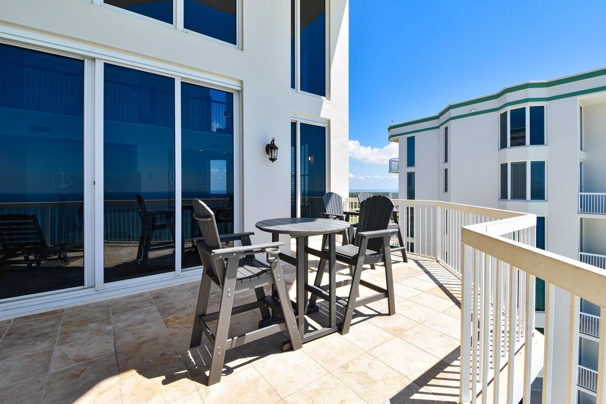 SILVER BEACH TOWERS - Residential