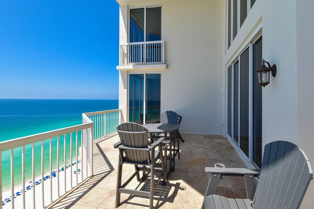 SILVER BEACH TOWERS - Residential