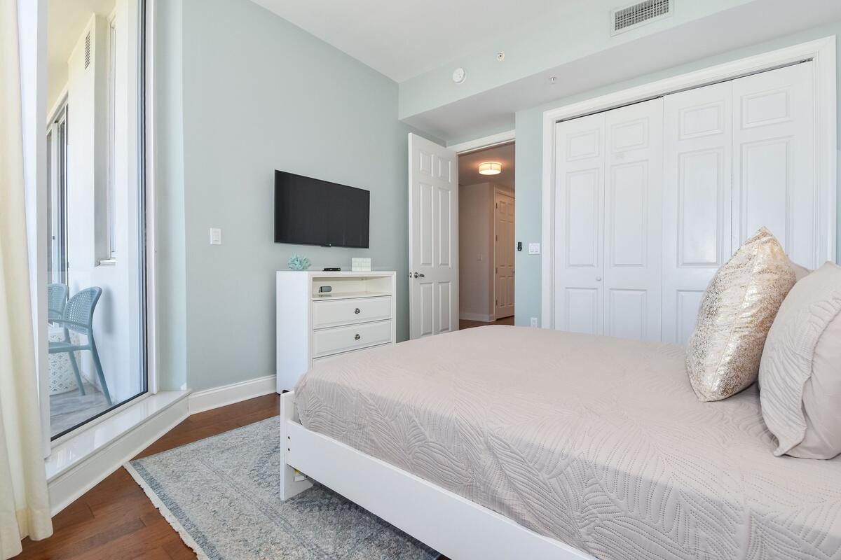 SILVER BEACH TOWERS - Residential