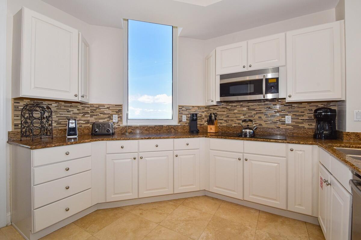 SILVER BEACH TOWERS - Residential