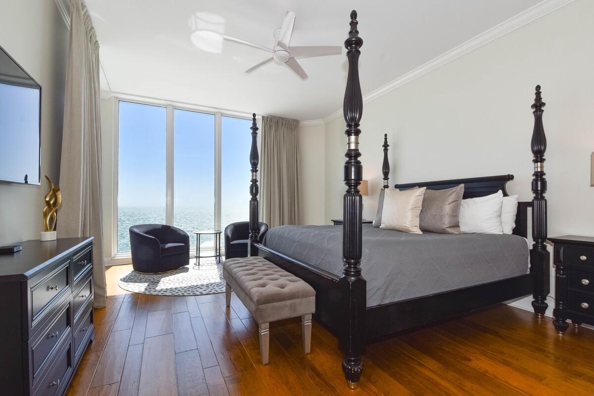 SILVER BEACH TOWERS - Residential