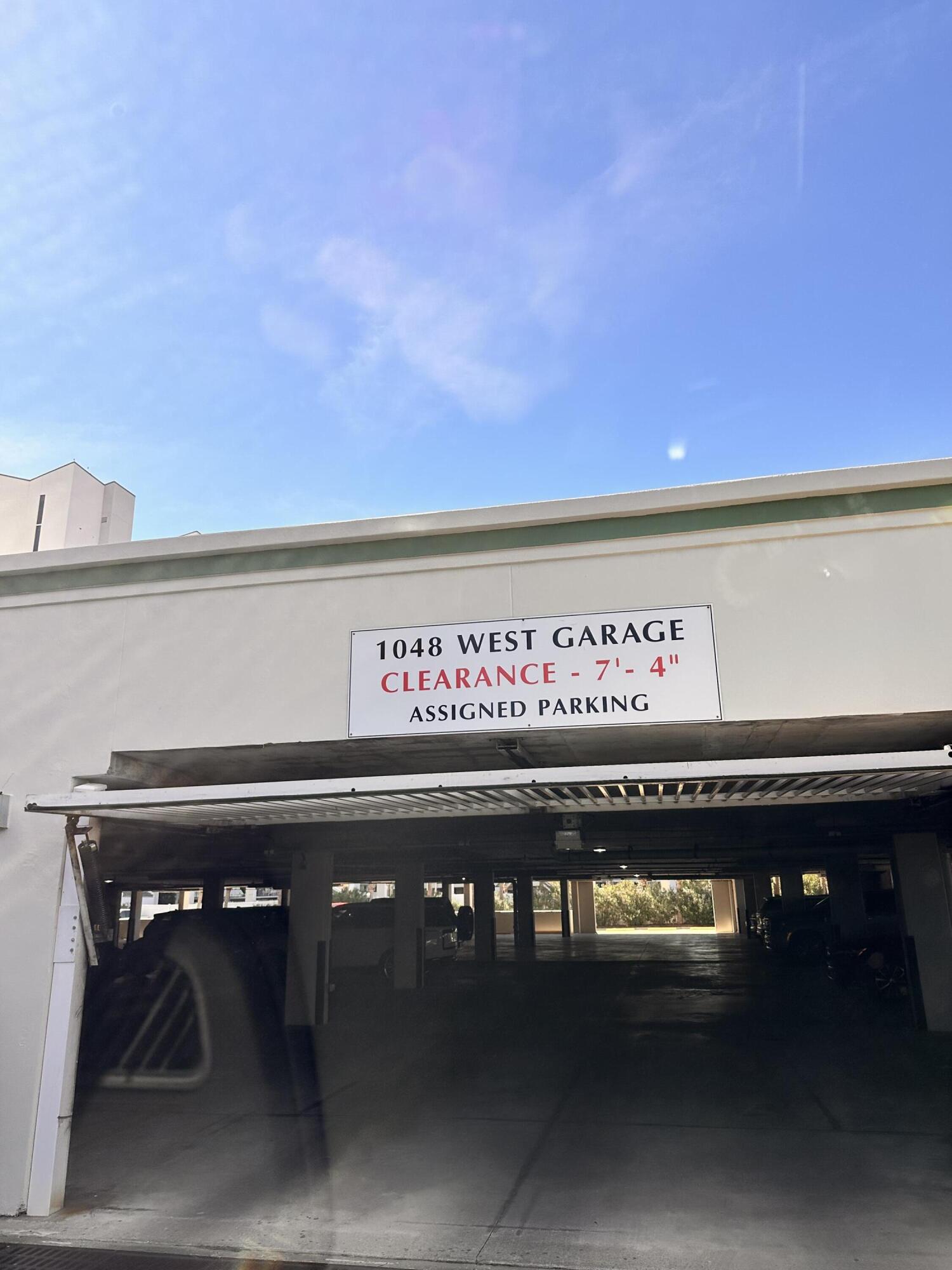 SILVER BEACH TOWERS - Residential