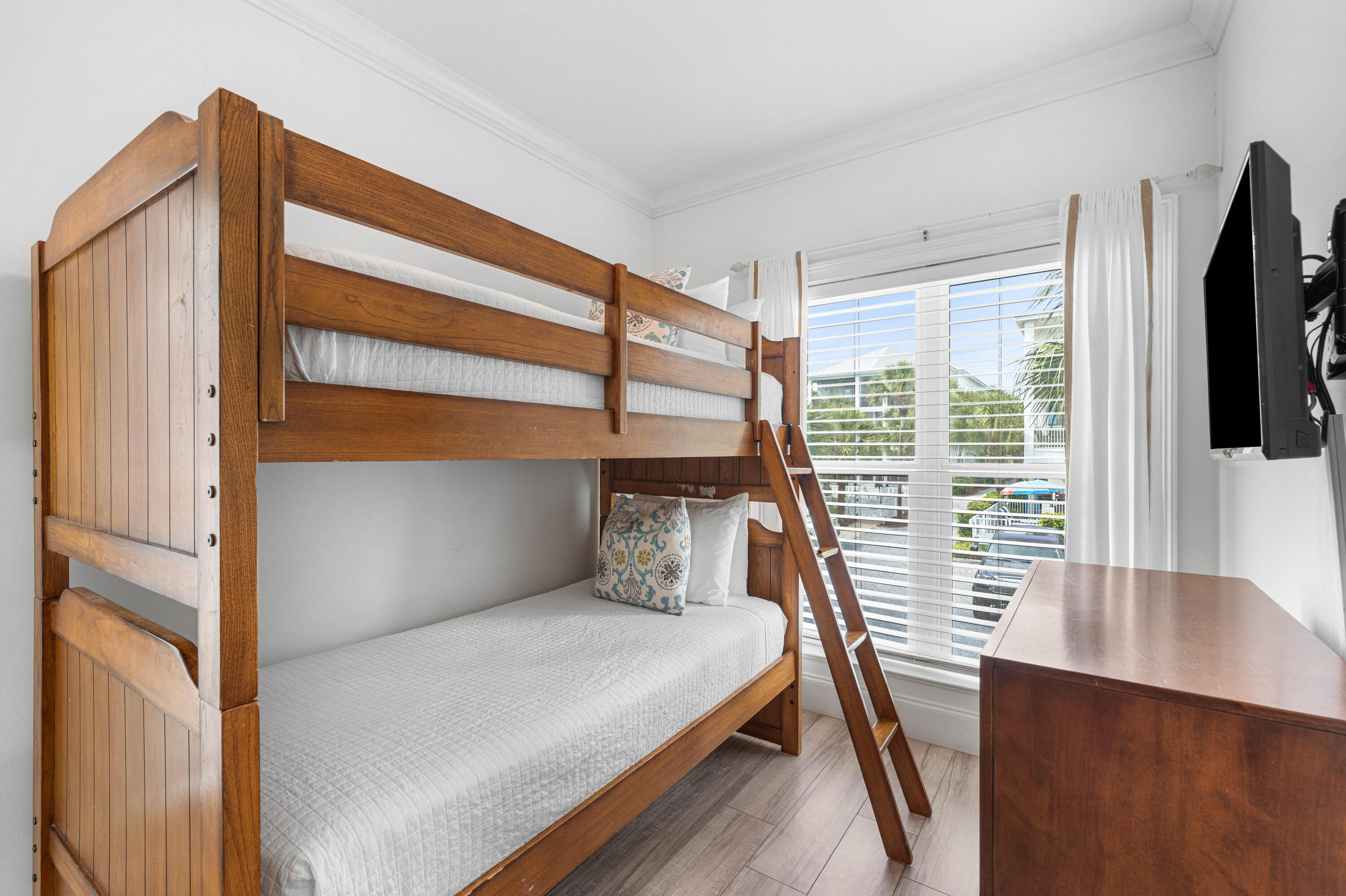 EMERALD SURF VILLAS - Residential