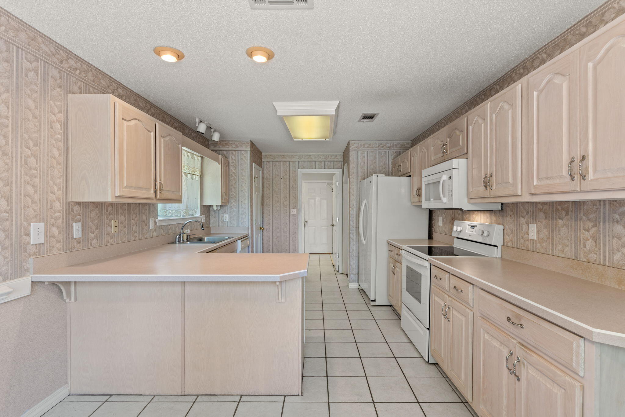 LAKE HOLLEY ESTATES - Residential